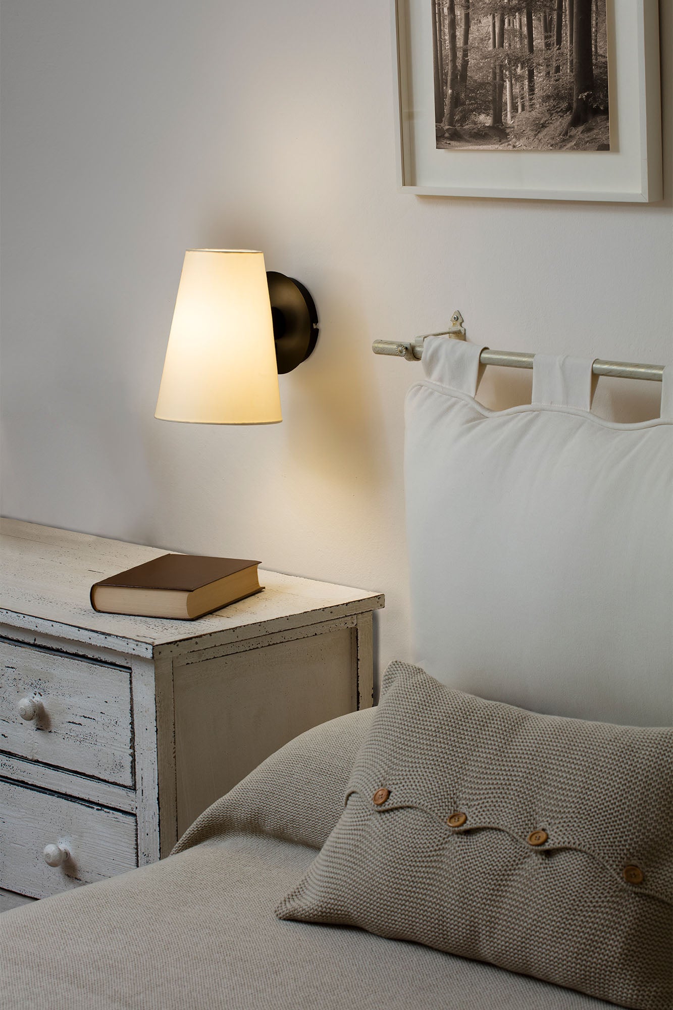 Aplique de Pared Faro Guadalupe Negro con Pantalla Beige - Ambiente