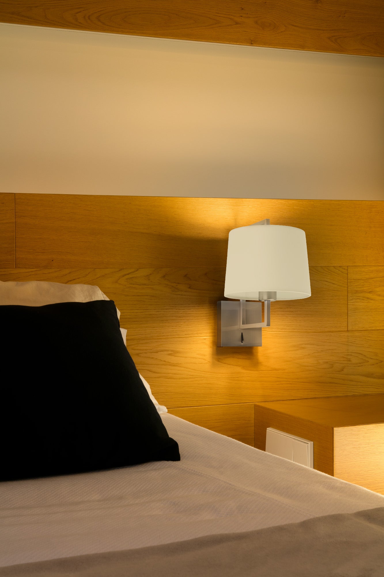 Aplique de Pared Faro Frame Níquel Mate con Pantalla Blanca - Ambiente