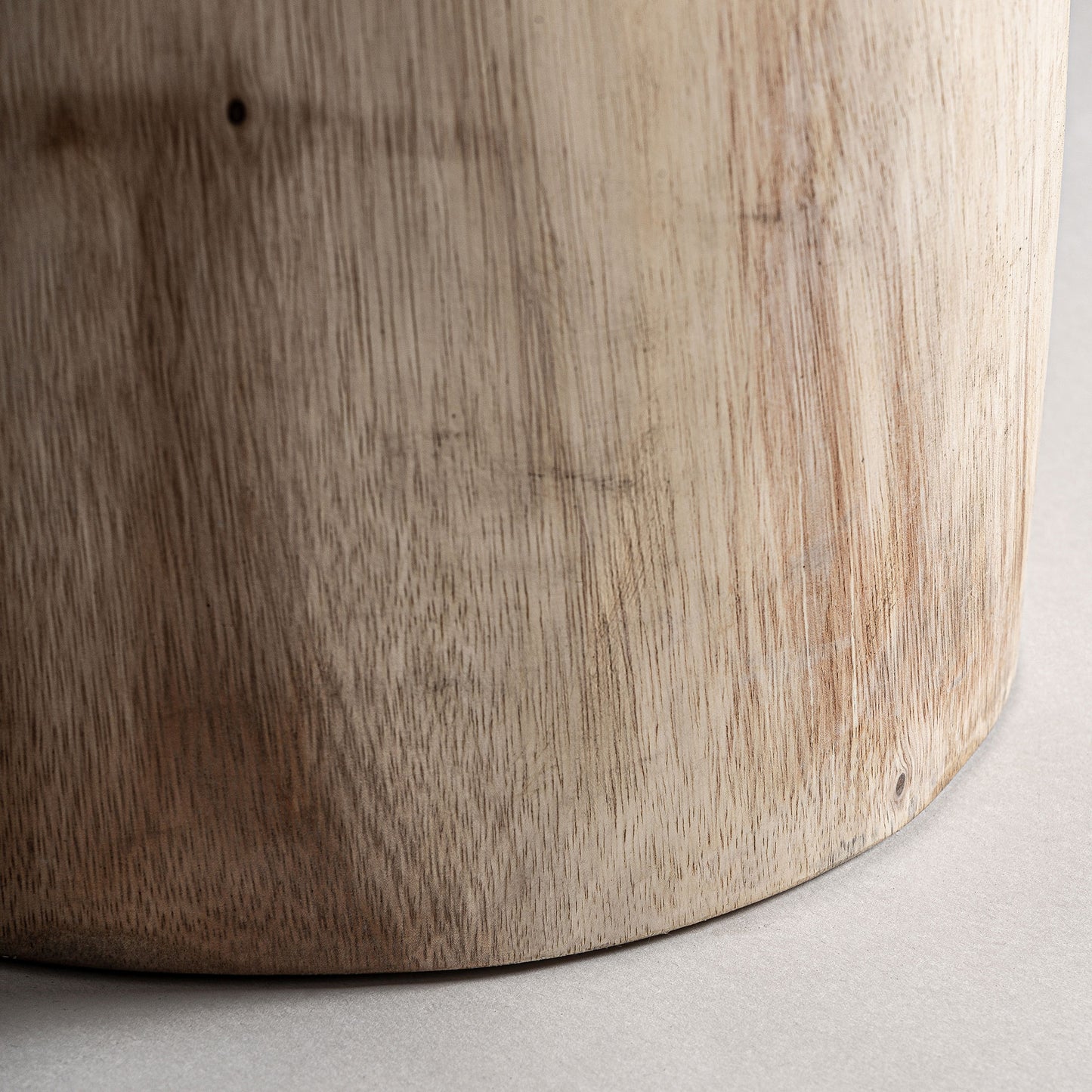 Taburete Aprica en Madera de Suar | Vical Home