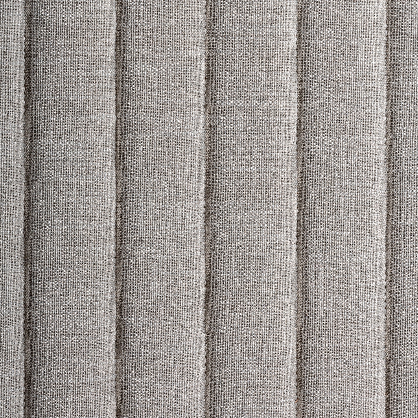 Cama AUNAC. Fabricado en poliéster, en color gris y madera de pino
