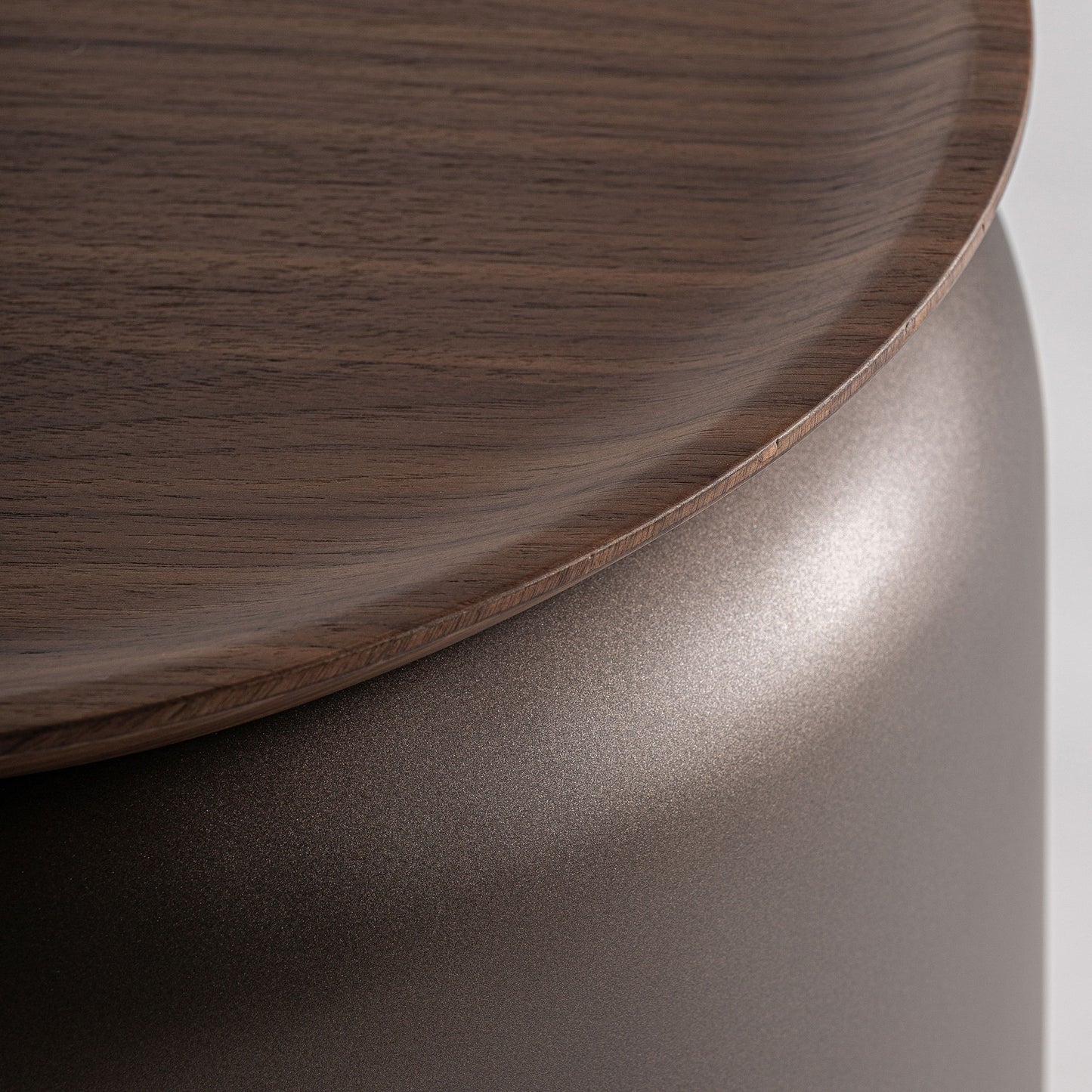 Mesa auxiliar BUGDORF de madera contrachapada