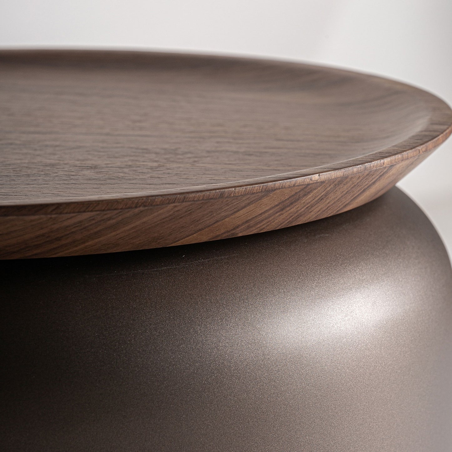 Mesa auxiliar BUGDORF de madera contrachapada