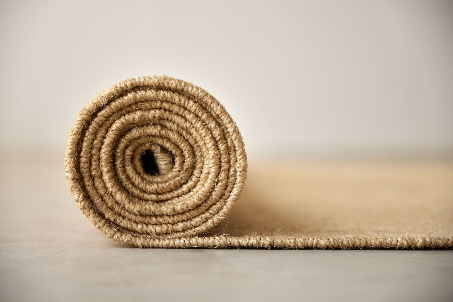 Alfombra Palma Toasted, fabricada en Sisal y Yute KUATRO