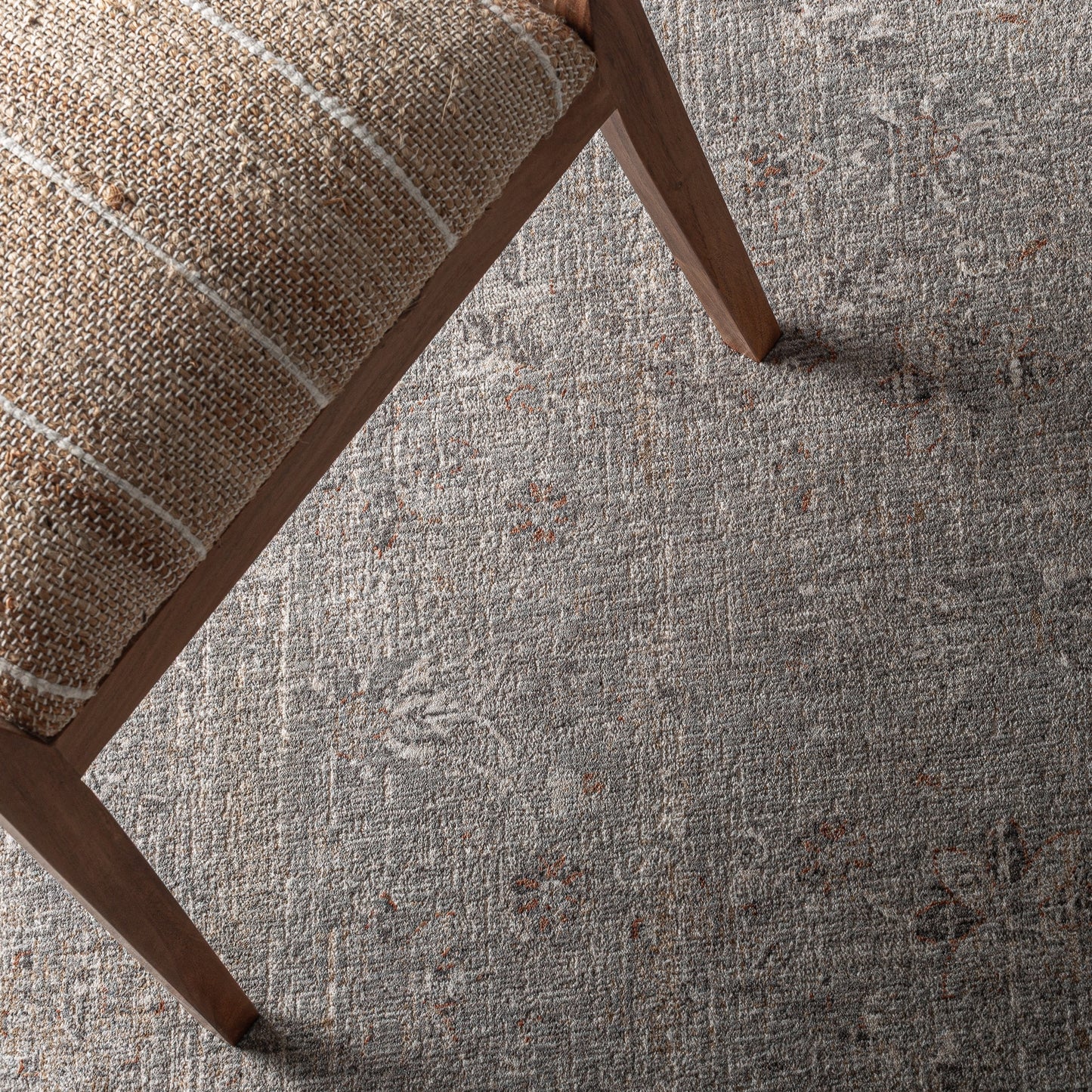 Detalle acabado alfombra Misha Vical gris