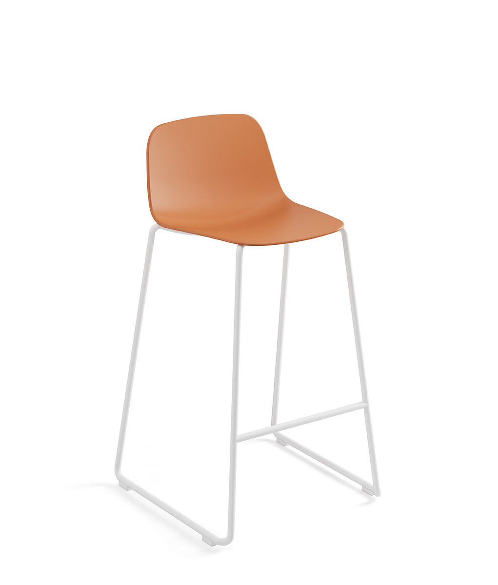 Taburete Maarten Plastic Altura counter – Base patín de Viccarbe