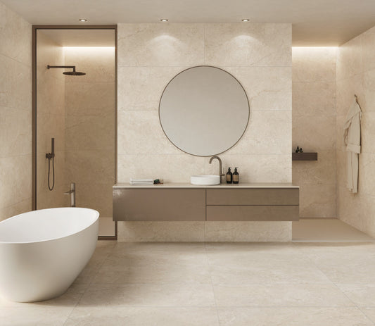KTL Gobi Cream 60x120 cm en baño con bañera, ducha y lavabo, suelo y pared porcelánicos