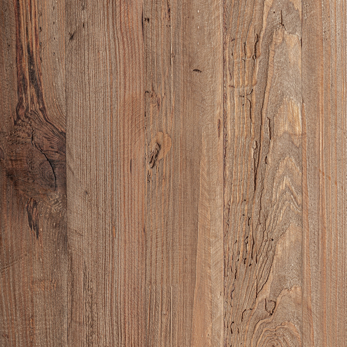 Detalle de la veta y las marcas naturales de la madera de la peana Truel Vical