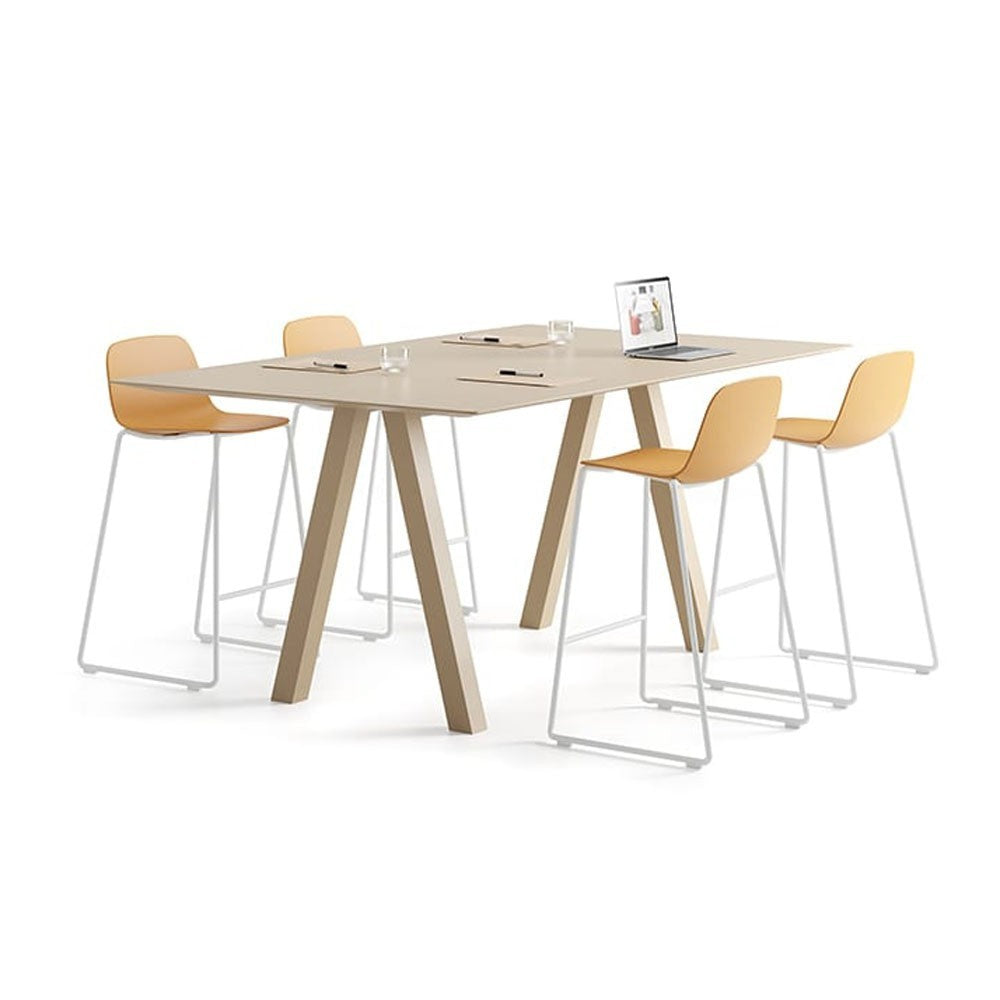 Taburete Maarten Plastic Altura counter – Base patín de Viccarbe