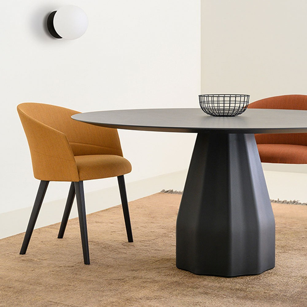 Mesa BURIN de Viccarbe: Elegancia y Funcionalidad en un Diseño Único