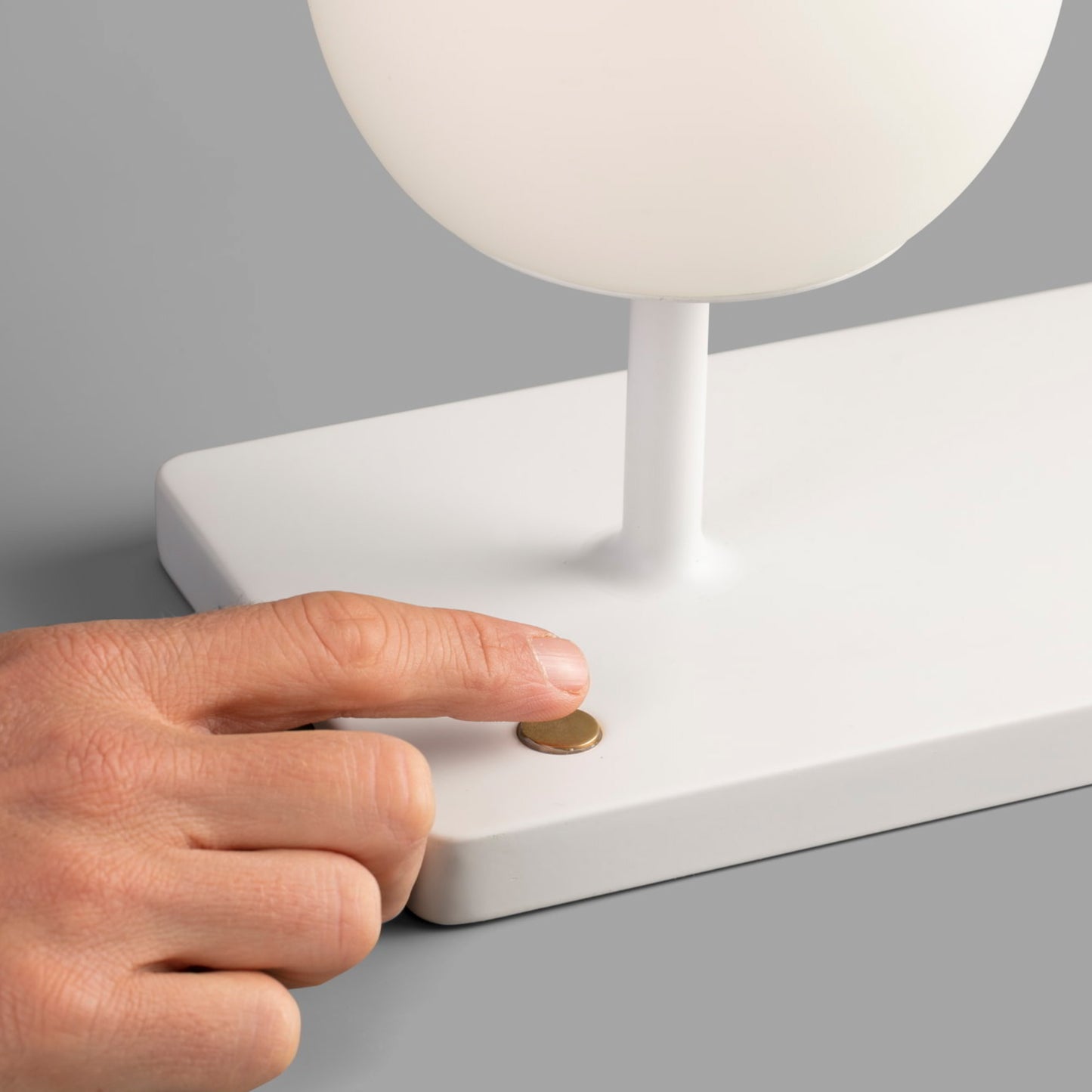 Lámpara de Sobremesa Faro Niko Blanco LED 7W con Cargador Inalámbrico por Inducción - Detalle