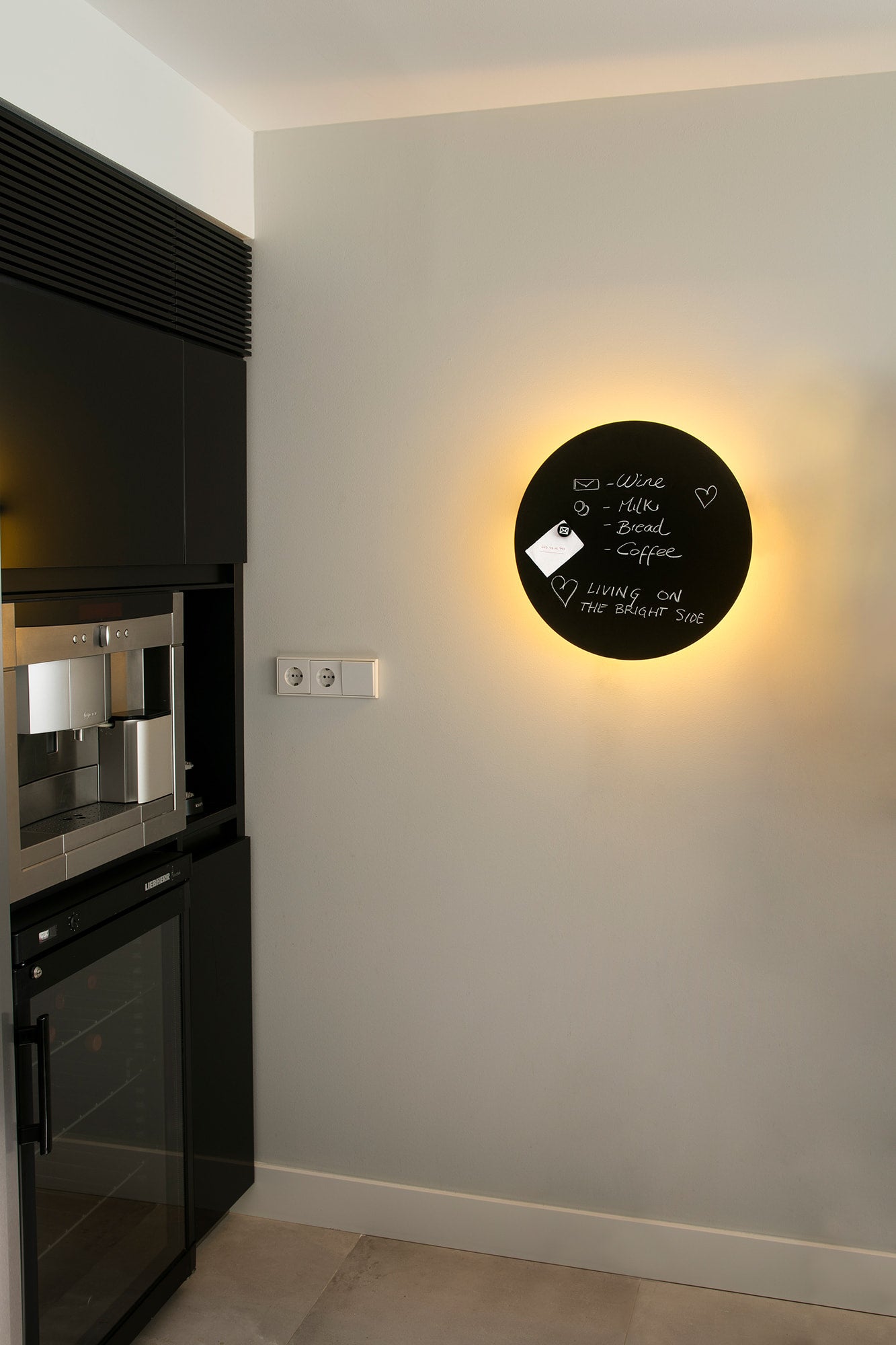 Aplique de Pared Faro Board Pizarra Negra LED 8W con Repisa Auxiliar - Ambiente