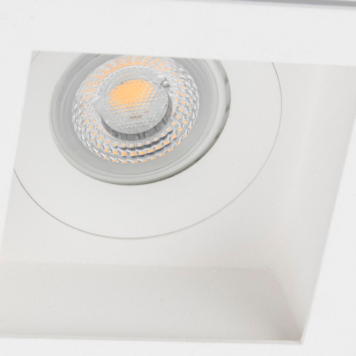 Faro WET y MOIST IP44 de FARO Barcelona MOIST Blanco ref 02100901 detalle