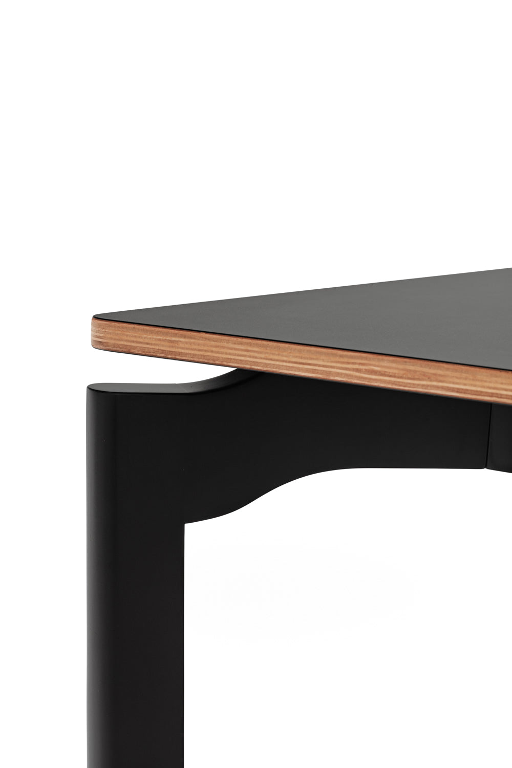 Mesa Nicola Teulat acabado negro con sobre de HPL