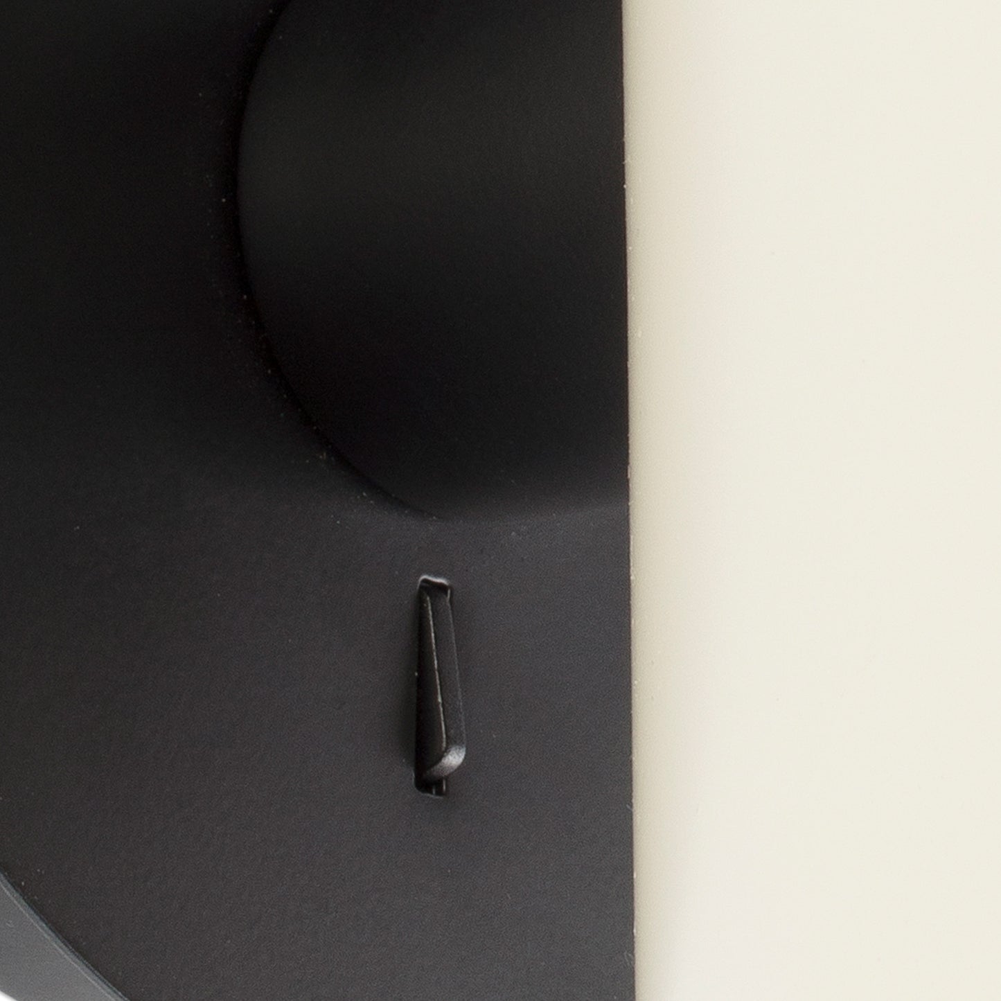 Aplique de Pared Faro Lupe Negro con Pantalla Cilíndrica Beige - Detalle