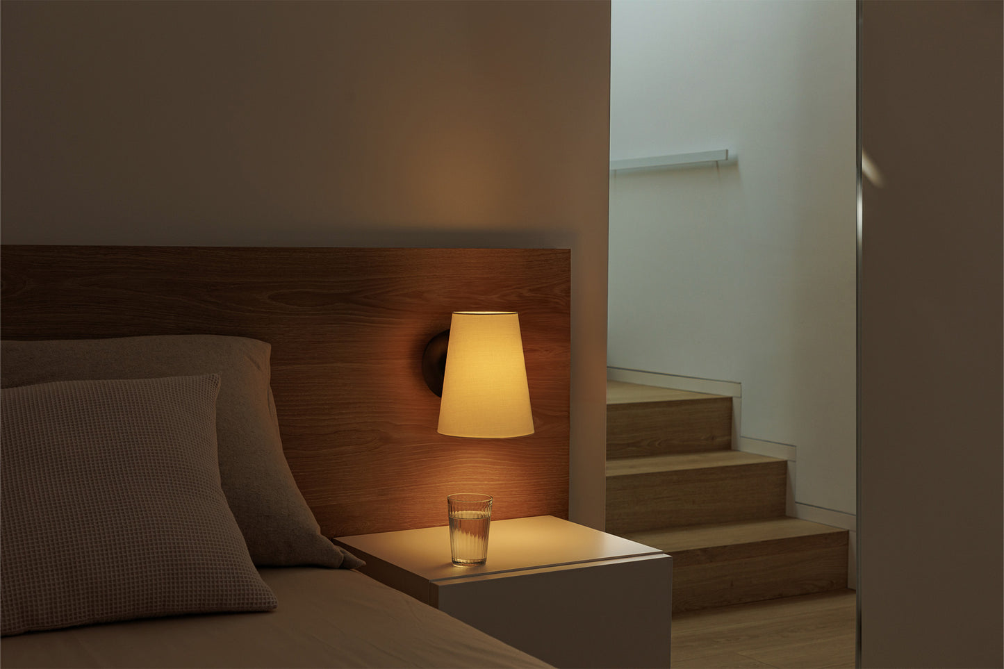 Aplique de Pared Faro Guadalupe Negro con Pantalla Beige - Ambiente