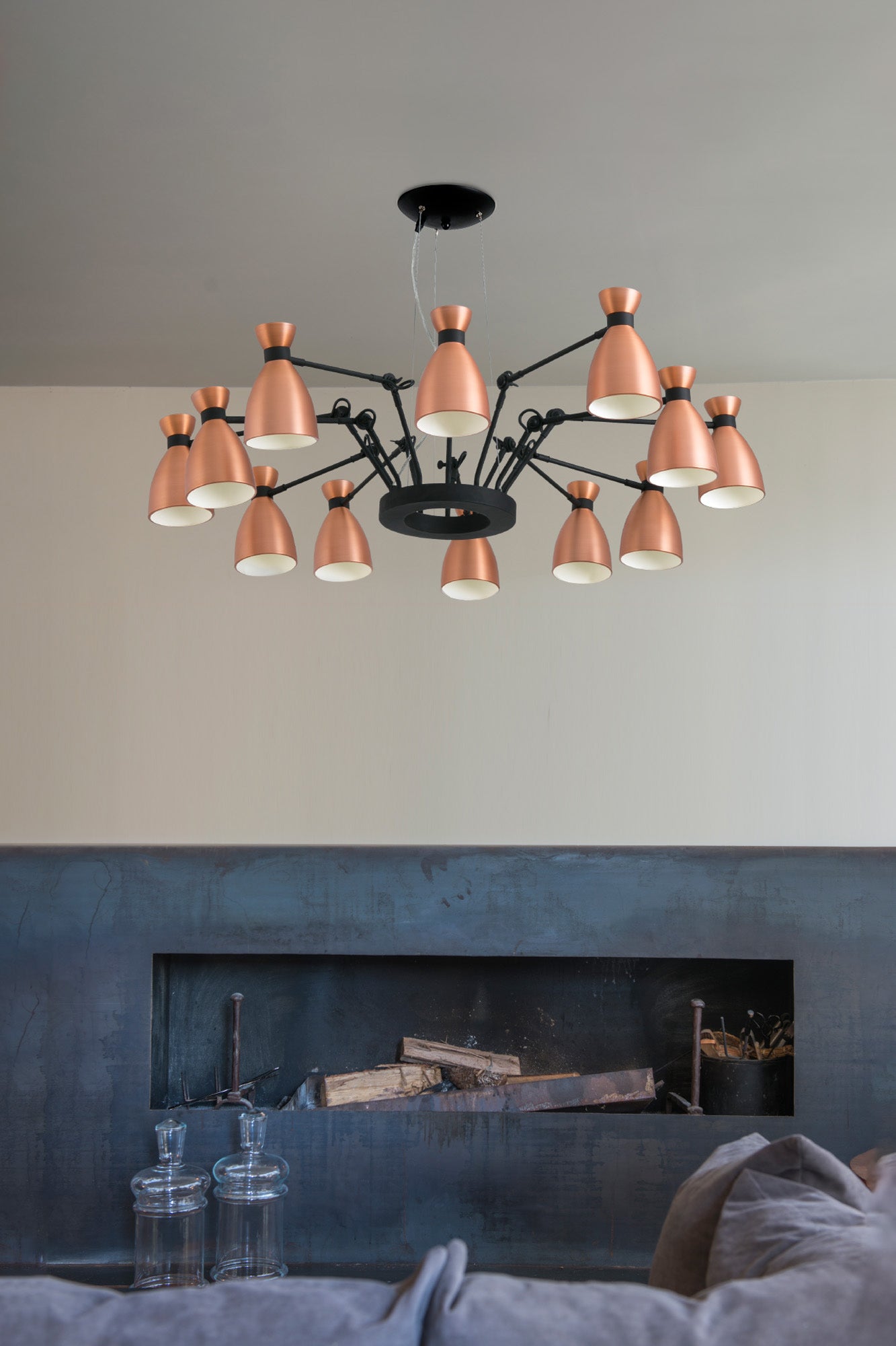 Lámpara Colgante Faro Retro Araña 12 Luces Cobre y Negro - Ambiente