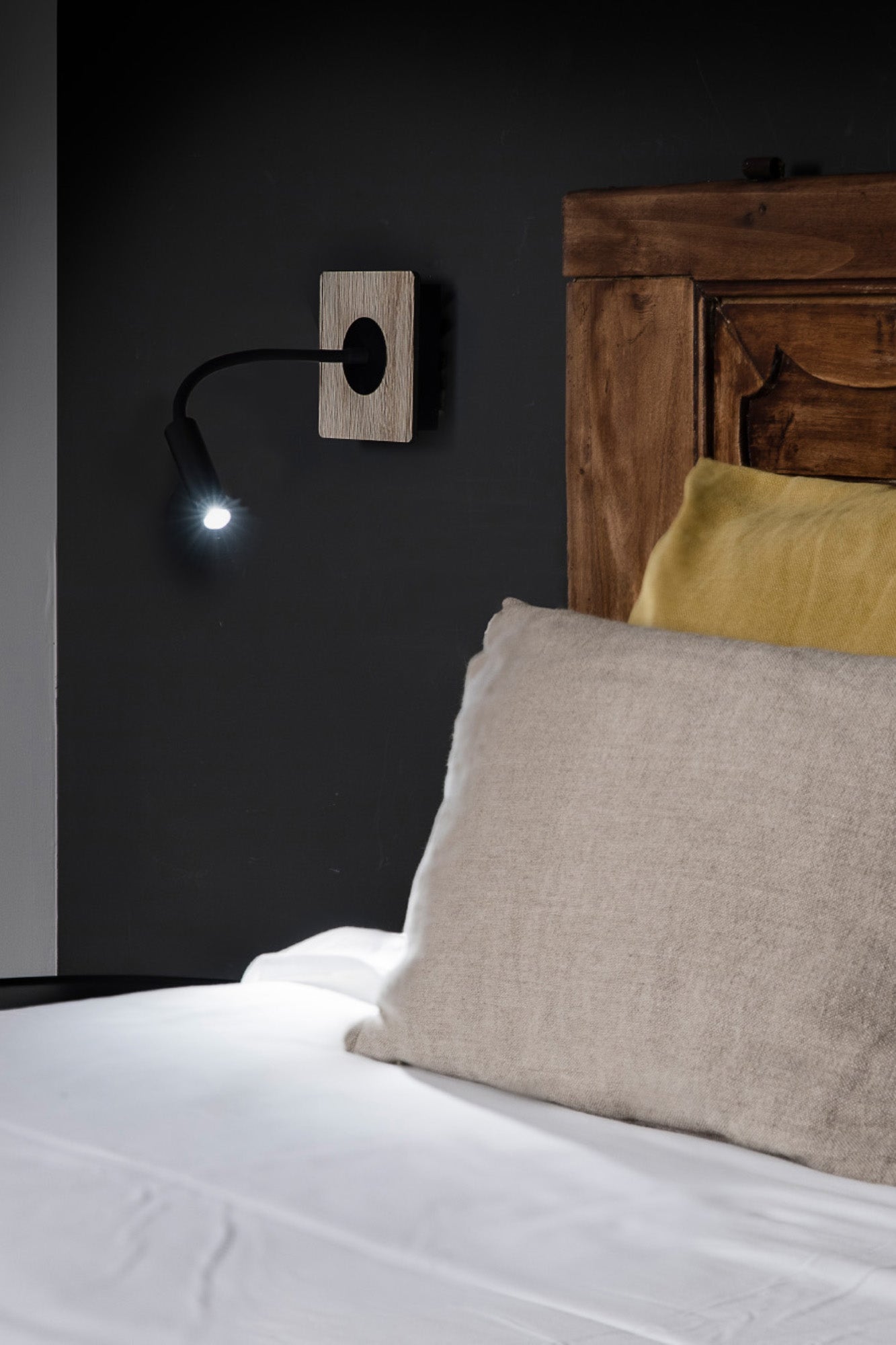 Lector de Pared Faro Mood Roble Natural y Negro LED 2W 3000K - Ambiente