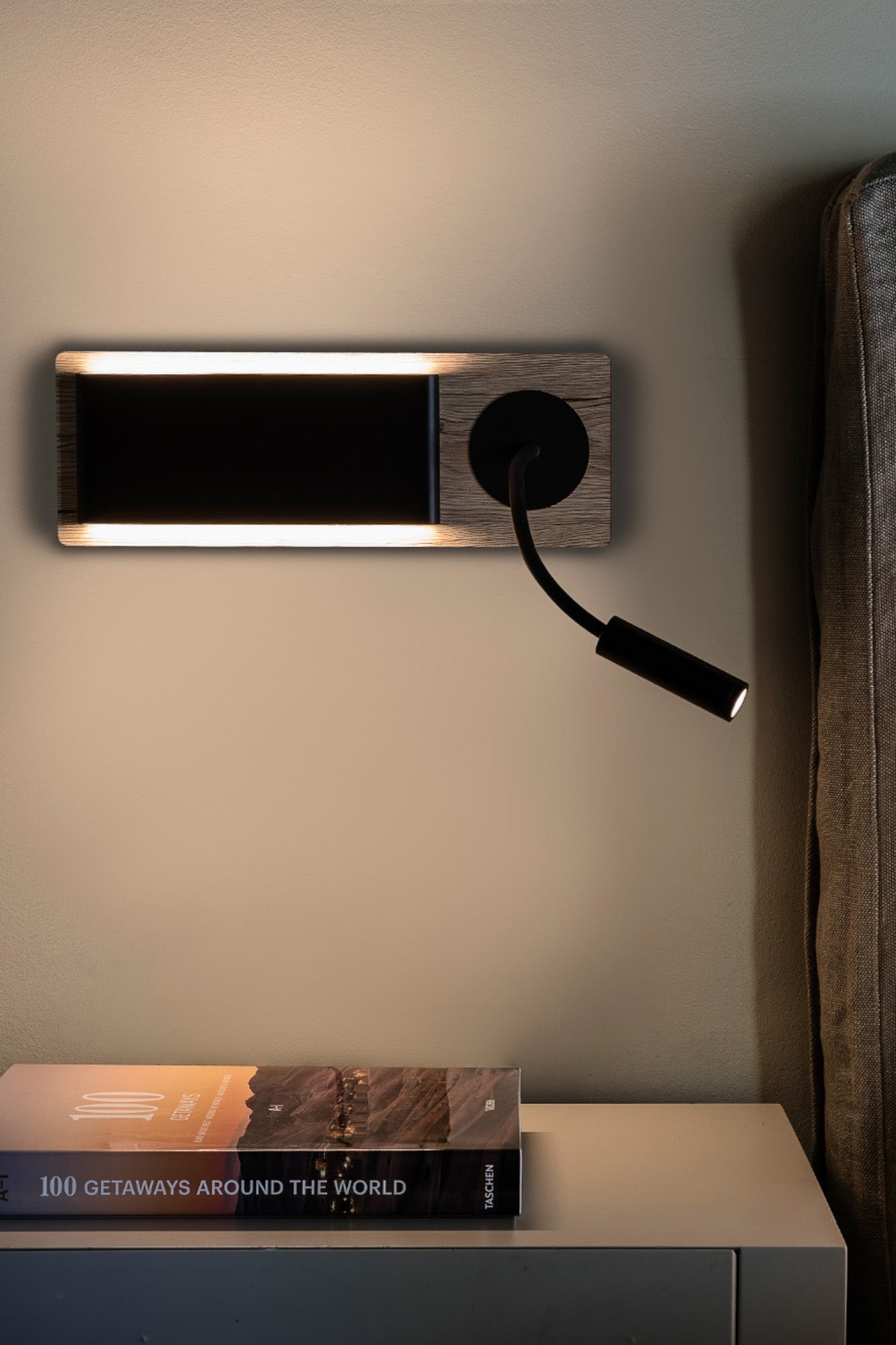 Aplique de Pared Faro MOOD con Lector LED y Madera de Roble Diseño Nahtrang