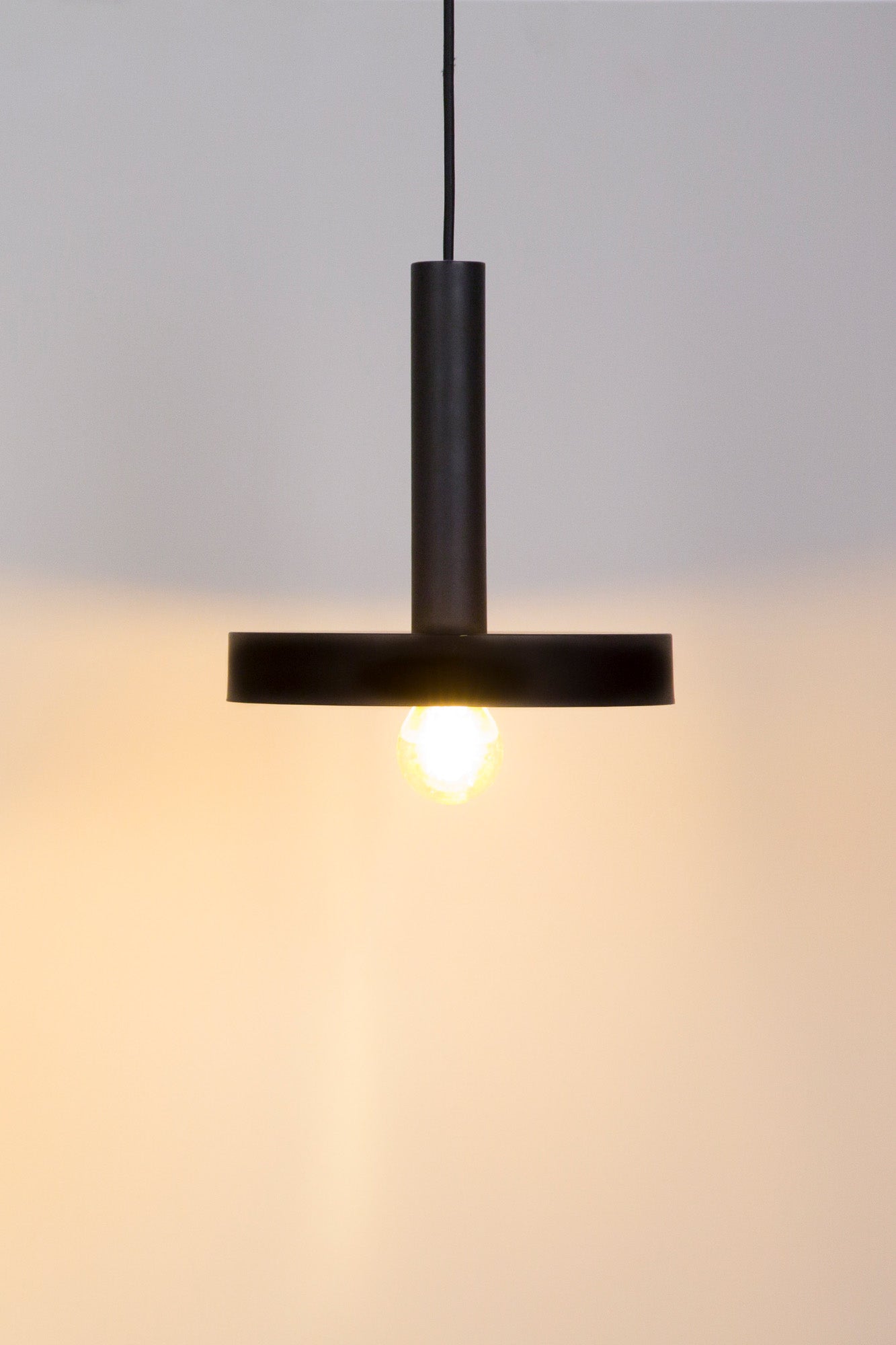 Lámpara Colgante Faro Whizz Negro y Oro Satinado 1xE27 - Ambiente