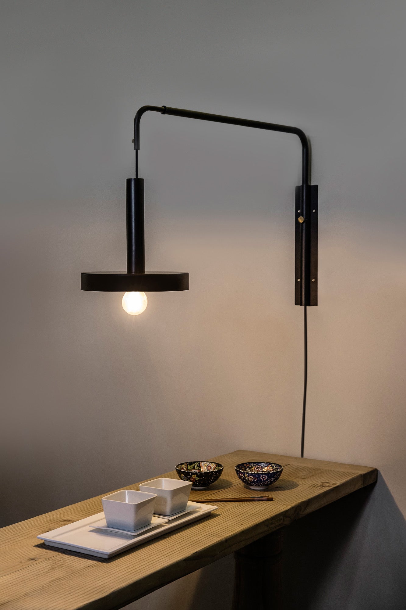 Aplique de Pared Extensible Faro Whizz Negro y Oro Satinado 1xE27 - Ambiente