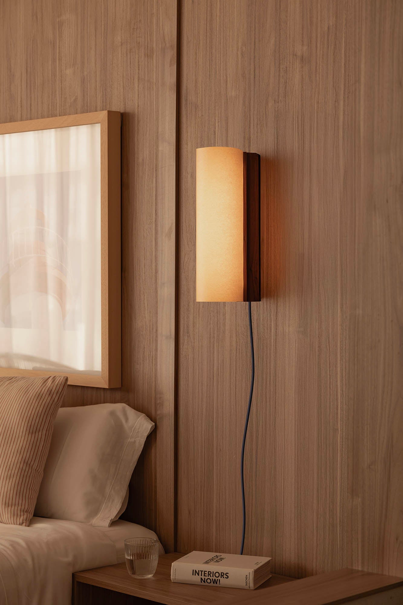 Lámpara de Sobremesa Faro CALMA Madera de Nogal y Vidrio Opal