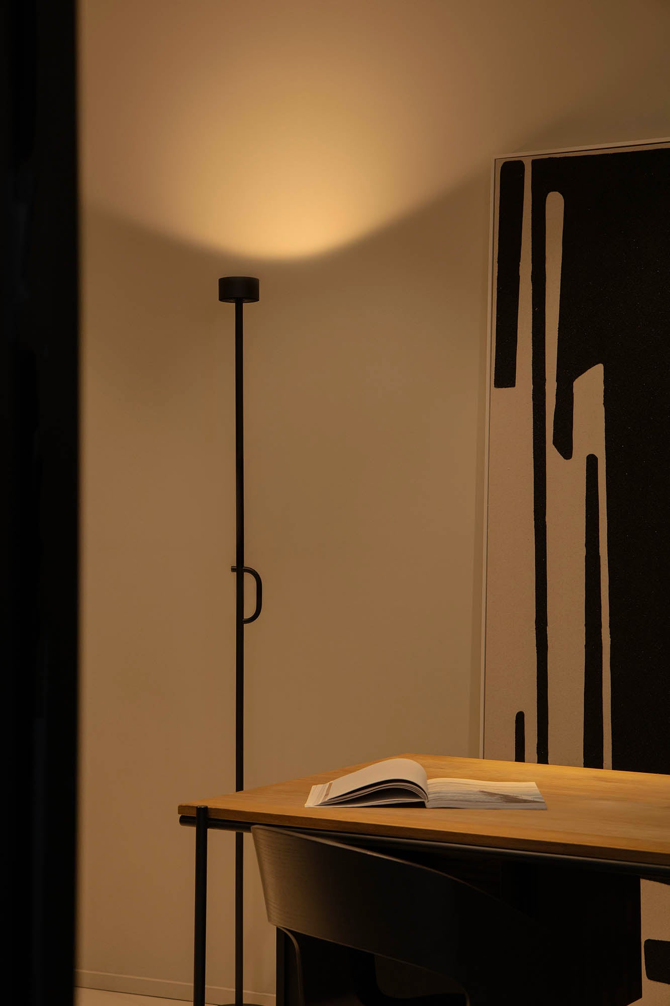 Lámpara de Pie Faro STAFF Negro Satinado Minimalista