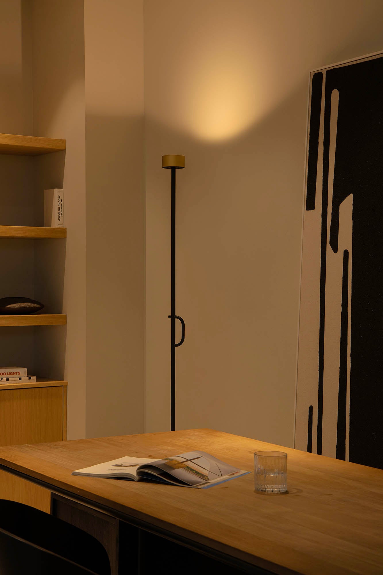 Lámpara de Pie Faro STAFF Negro Satinado Minimalista