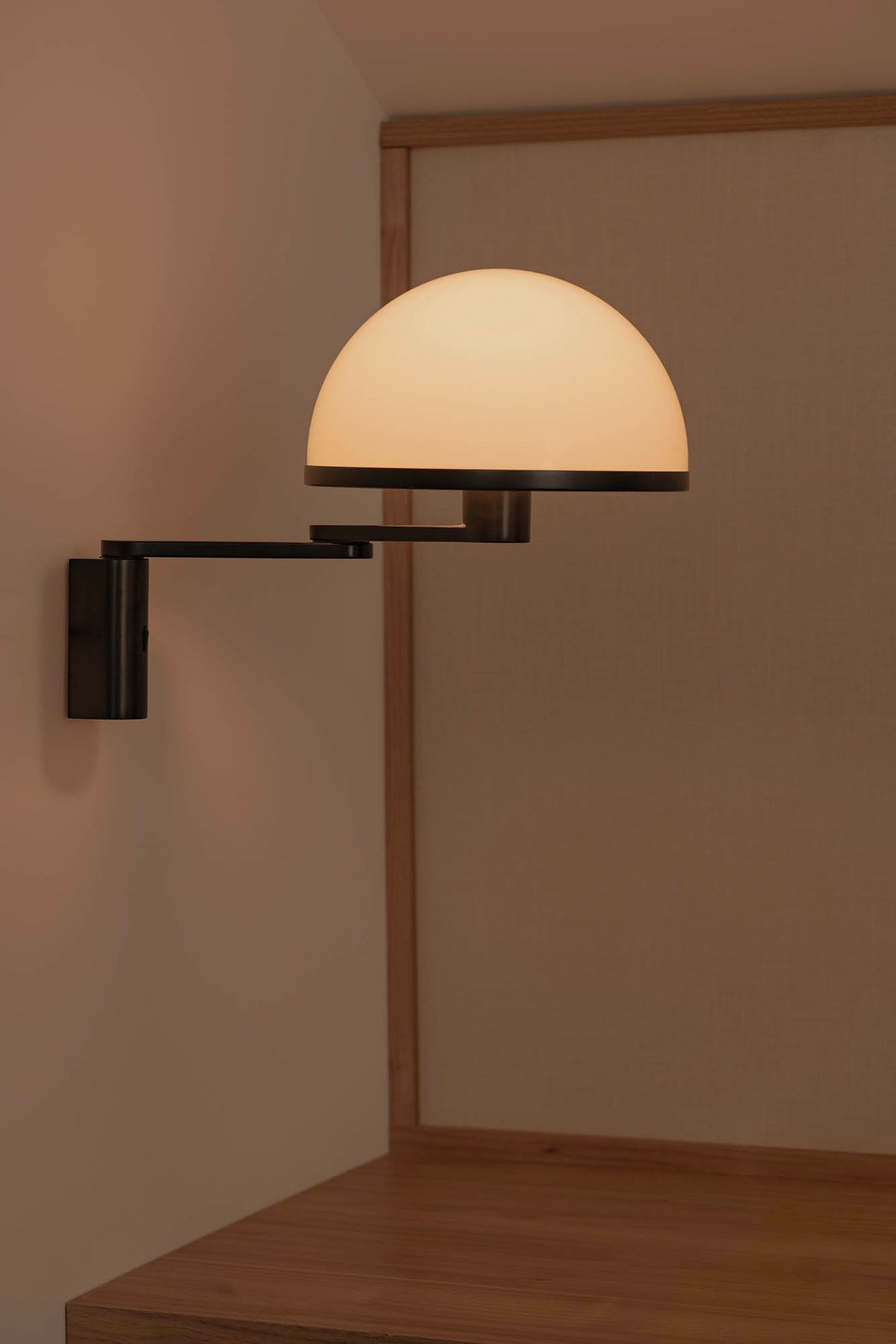 Aplique Faro DOME con brazo para zona de lectura