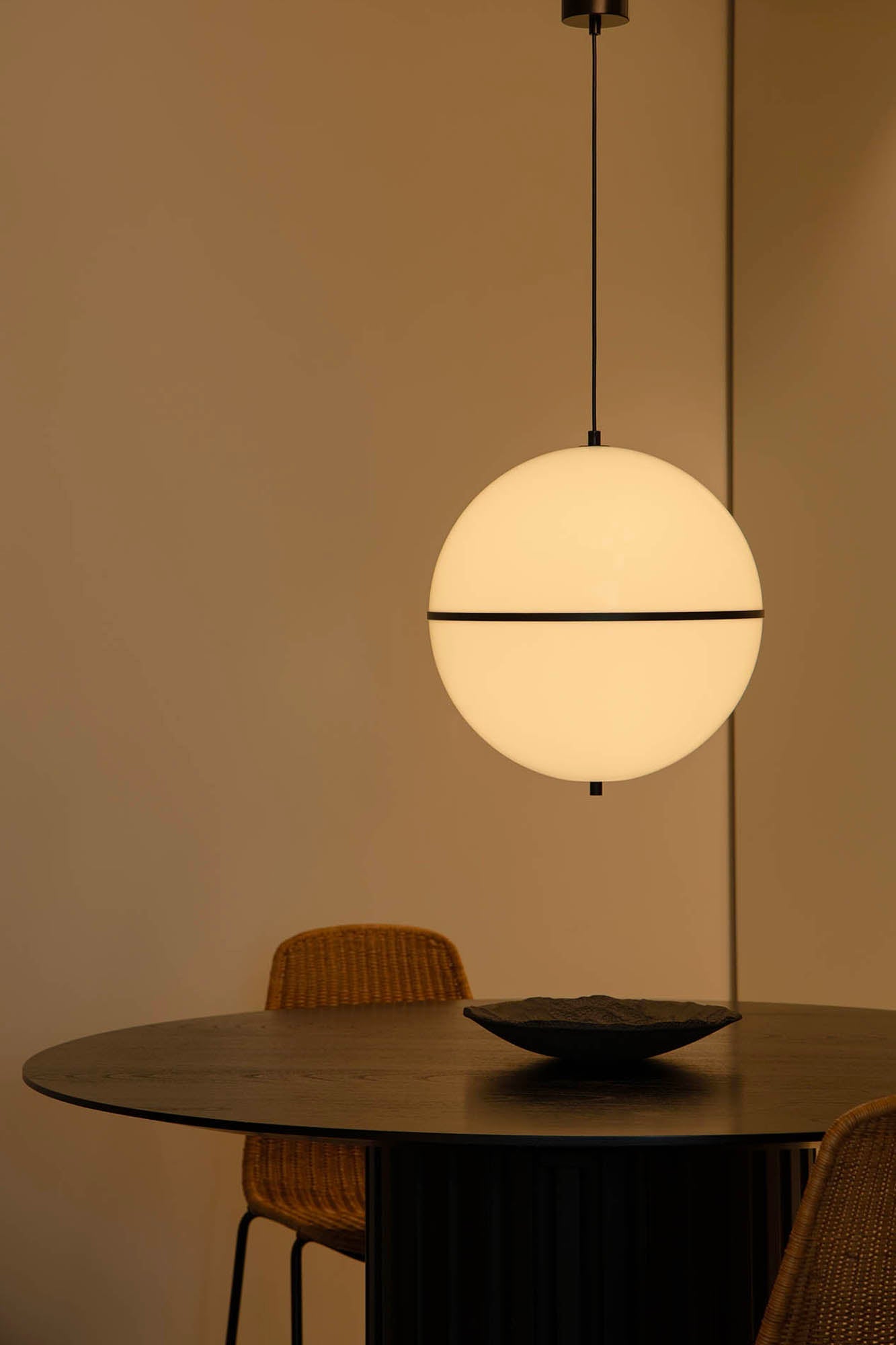 Lámpara colgante DOME negra FARO Barcelona ambiente interior