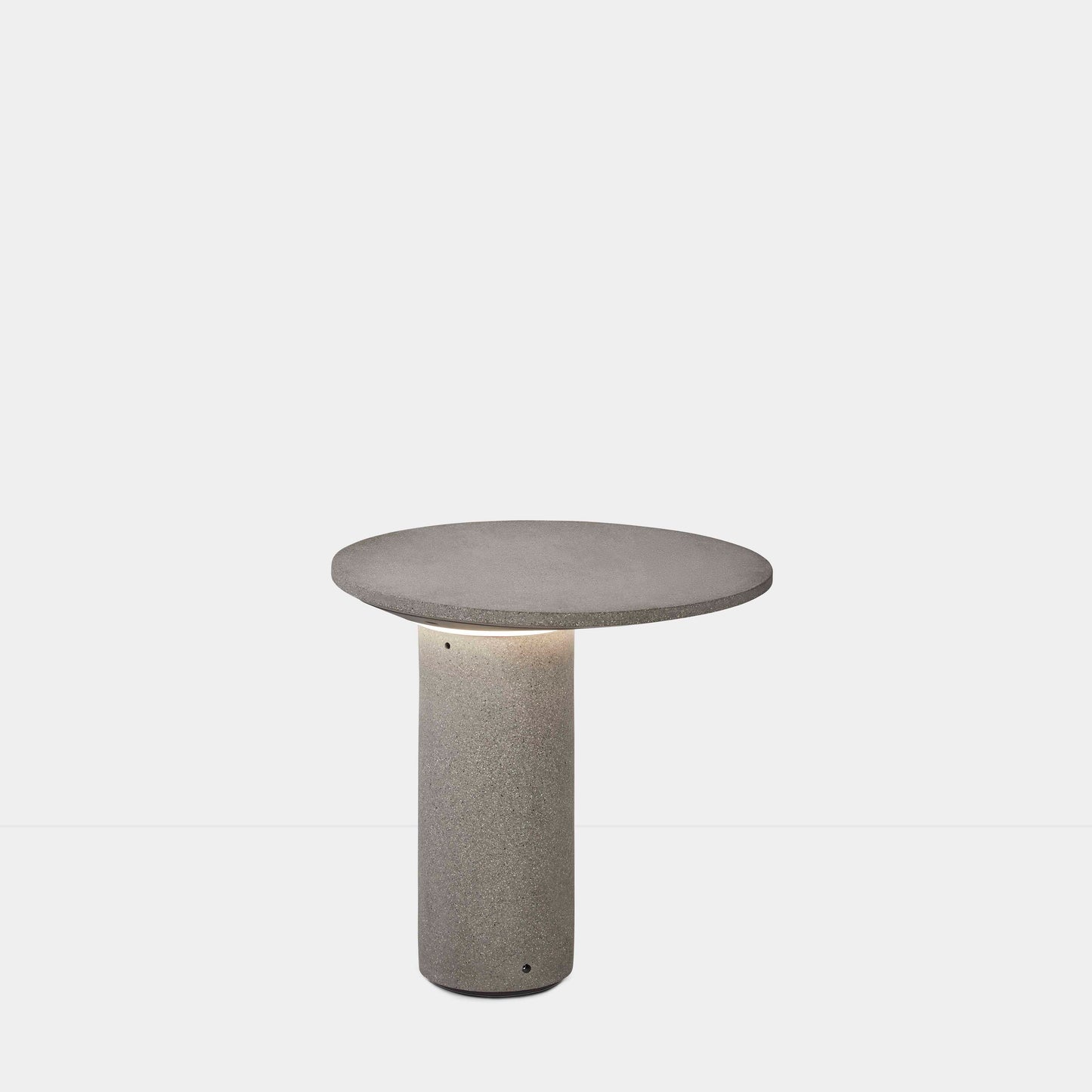 Baliza exterior de cemento Leds C4 Moal 455mm diseño Francesc Vilaró