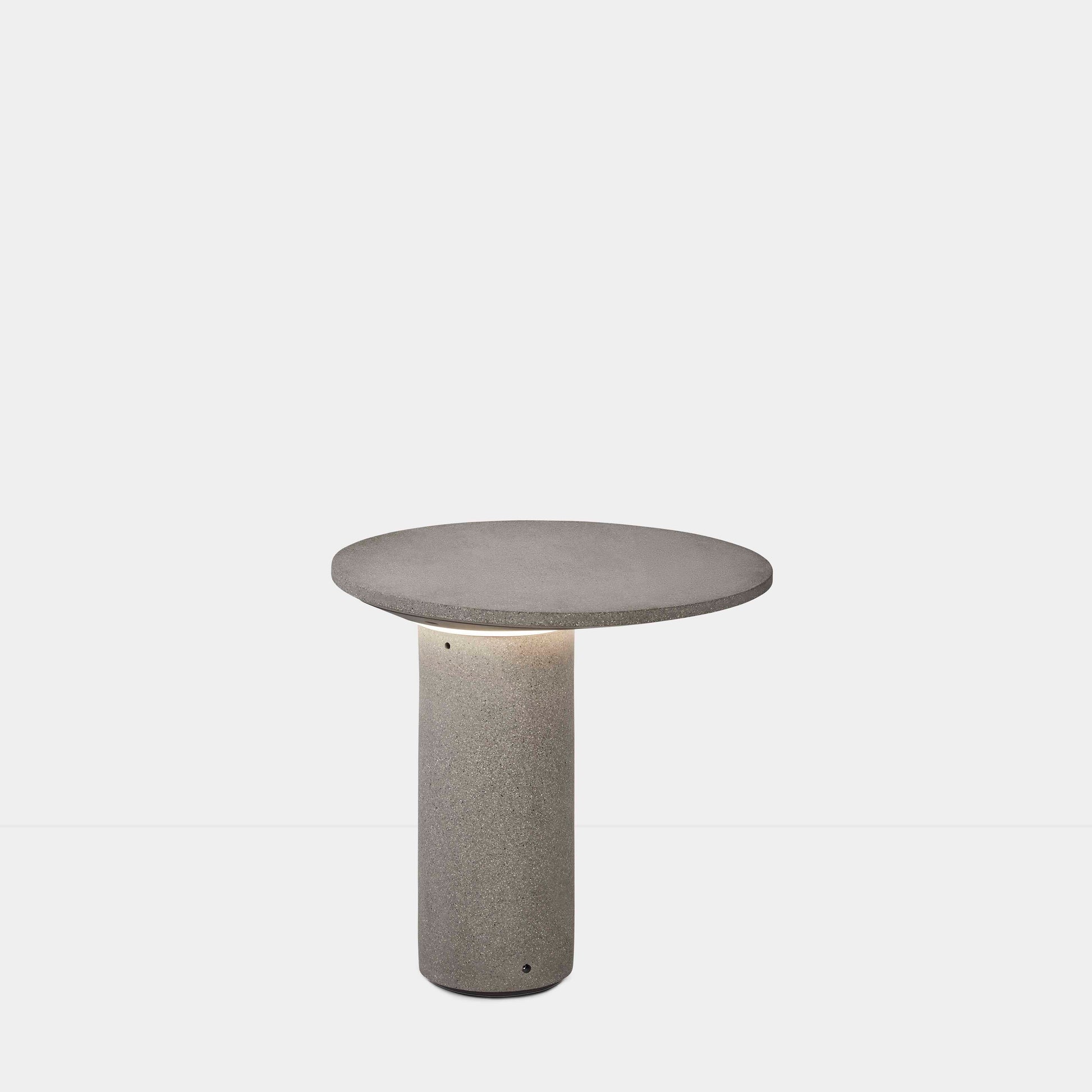 Baliza exterior de cemento Leds C4 Moal 455mm diseño Francesc Vilaró