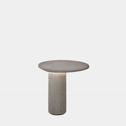 Baliza exterior de cemento Leds C4 Moal 455mm diseño Francesc Vilaró