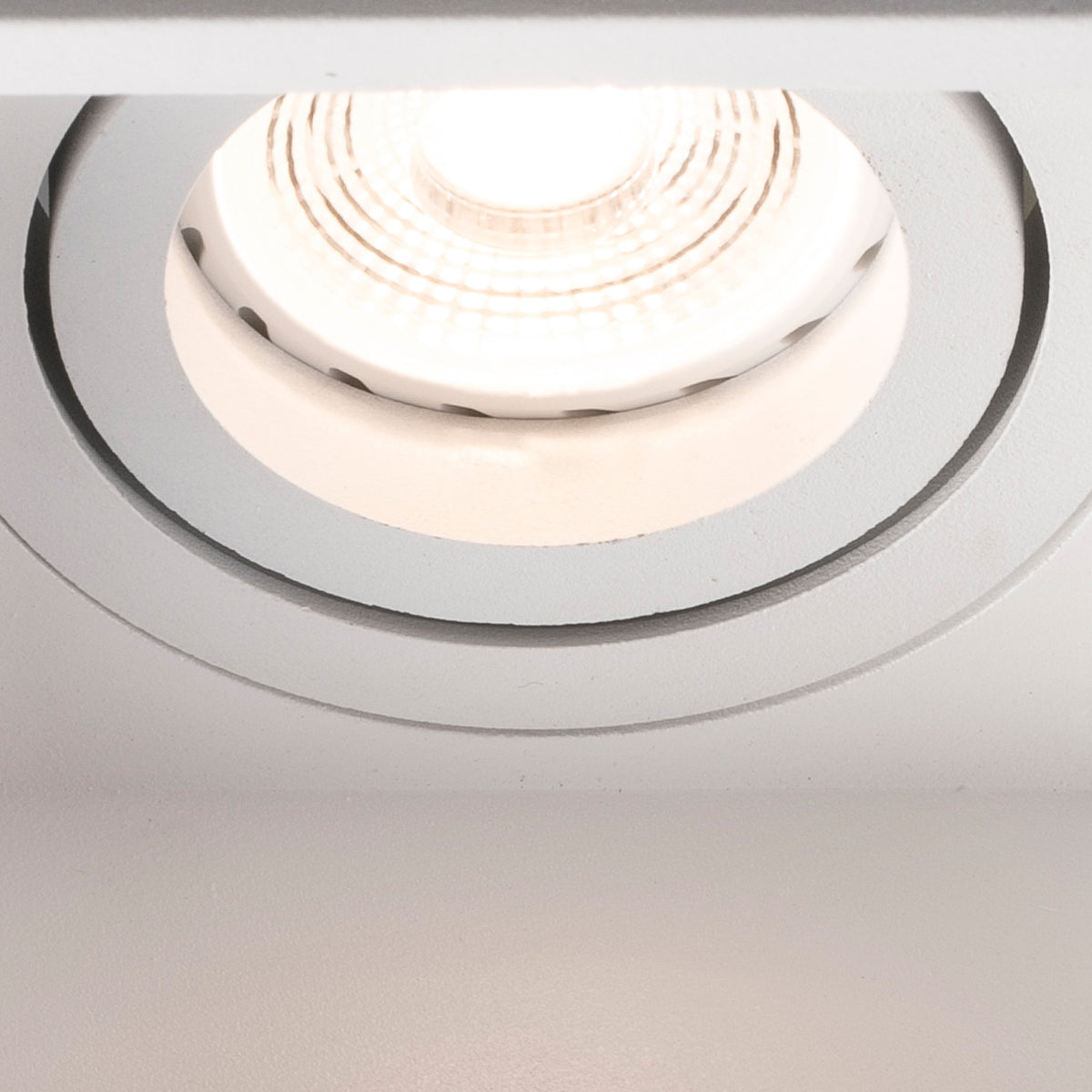 Detalle tecnico Faro HYDE 1 luz orientable cuadrado blanco IP20 ref 40120