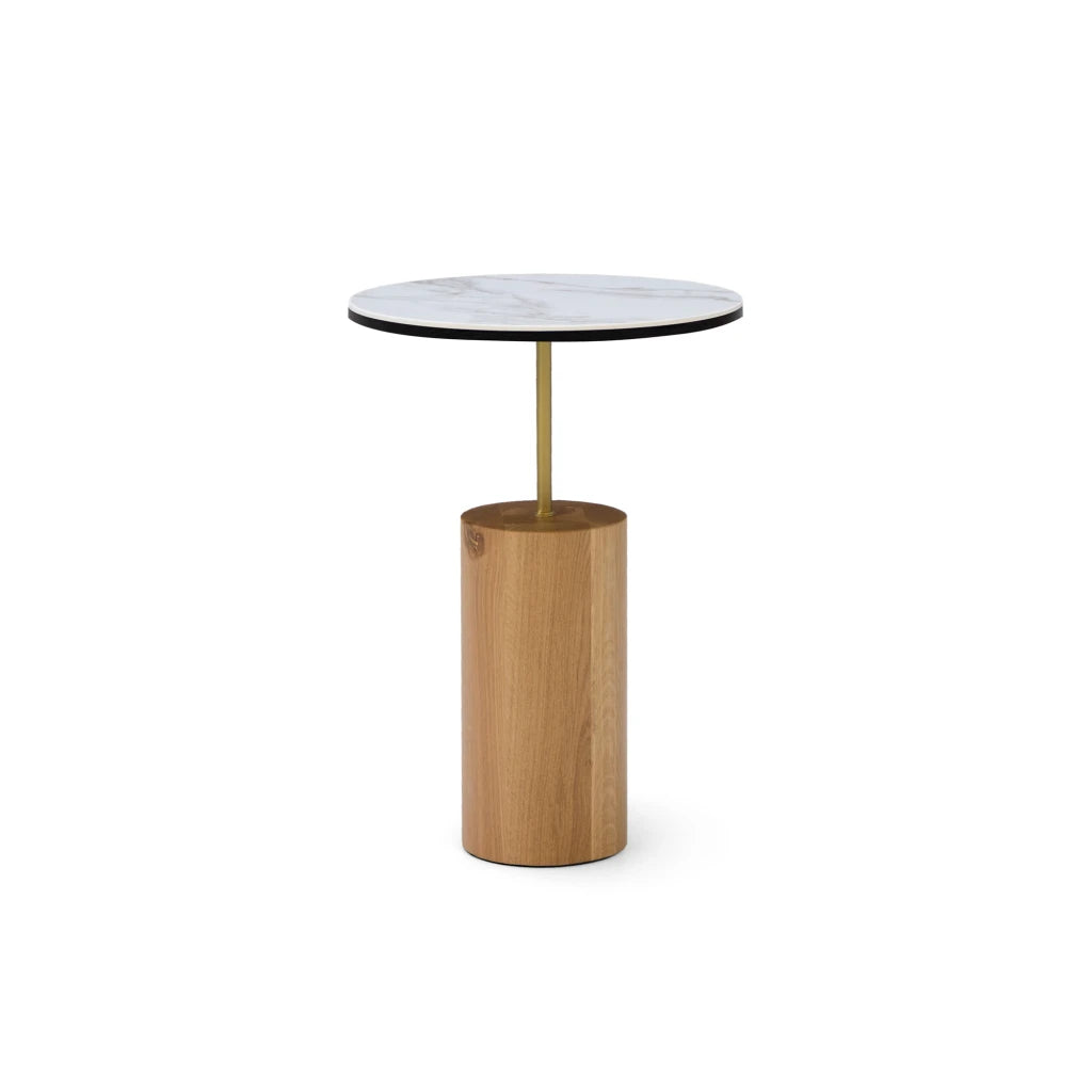 Mesa auxiliar Linna CASUAL en ambiente junto a sillón