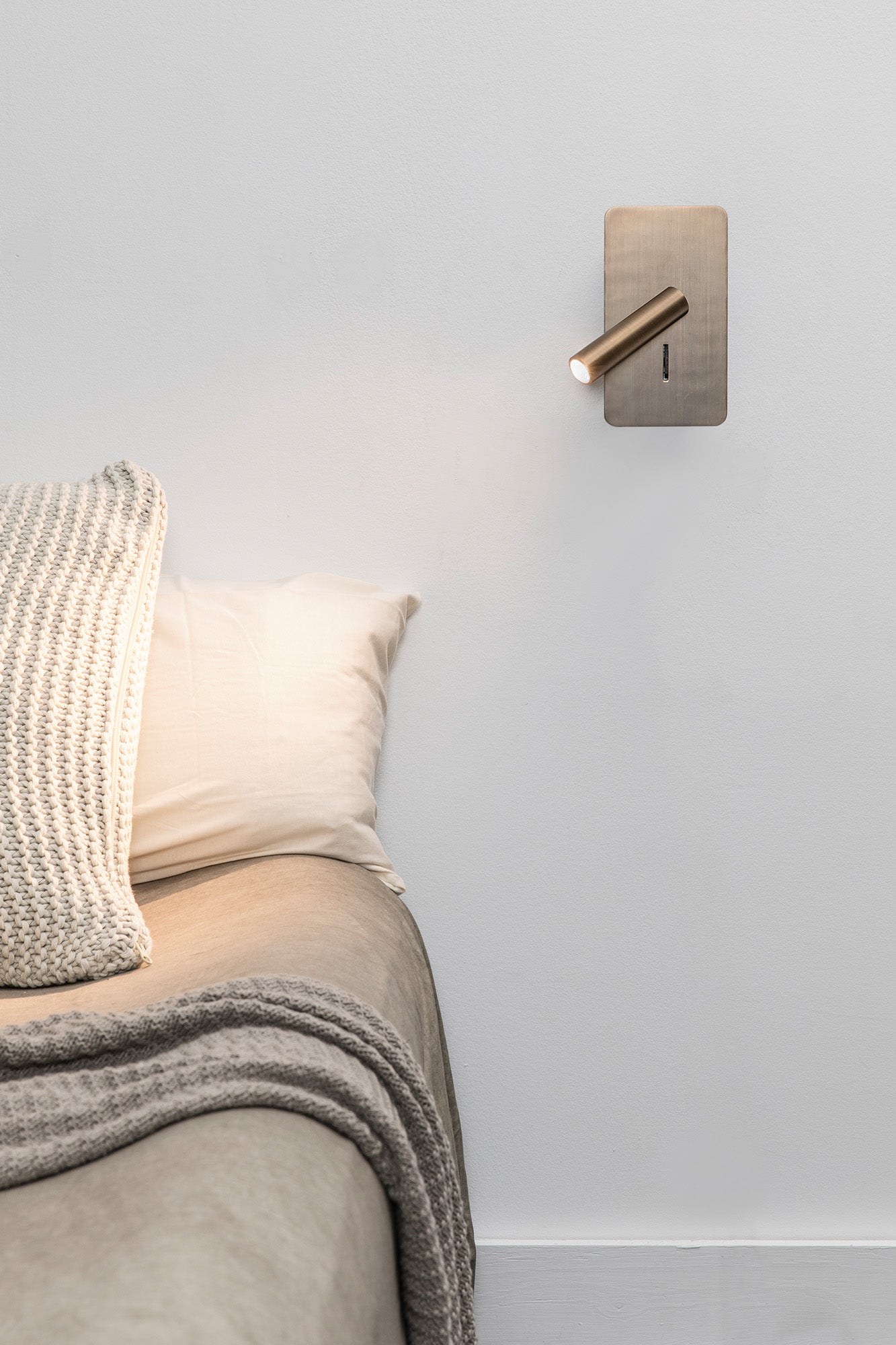 Aplique Lector de Pared Faro Suau Bronce LED 3W 3000K con Interruptor - Ambiente