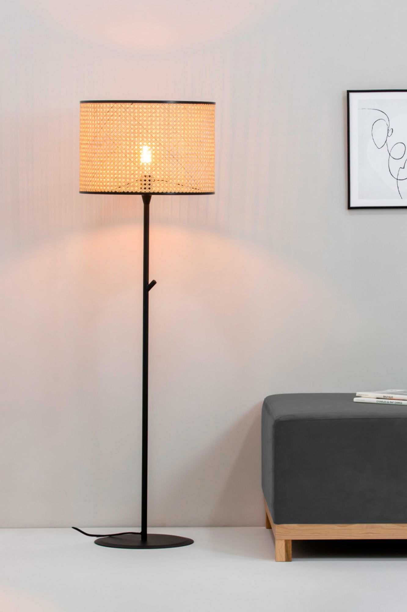 Lámpara de Pie Faro MAMBO Pantalla Ratán Natural Diseño Faro Lab 1xE27