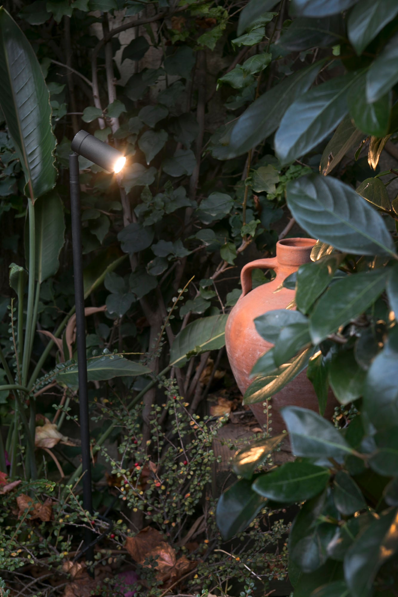 Baliza / Estaca de Jardín Faro Seth-60 Negro LED 6W 2700K IP65 H60cm - Ambiente