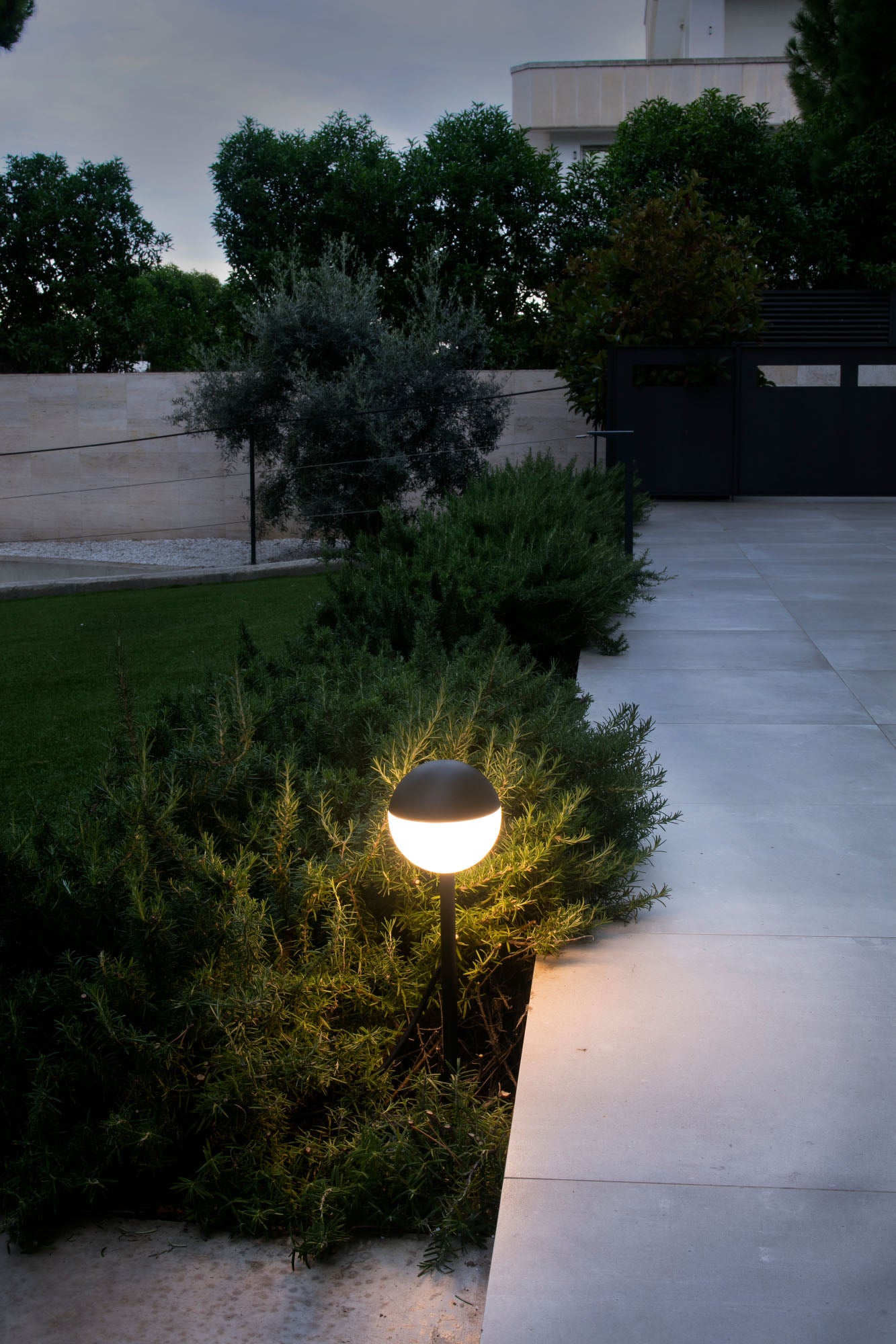 Estaca / Proyector de Jardín Faro Piccola Negro LED 8W 2700K IP65 - Ambiente