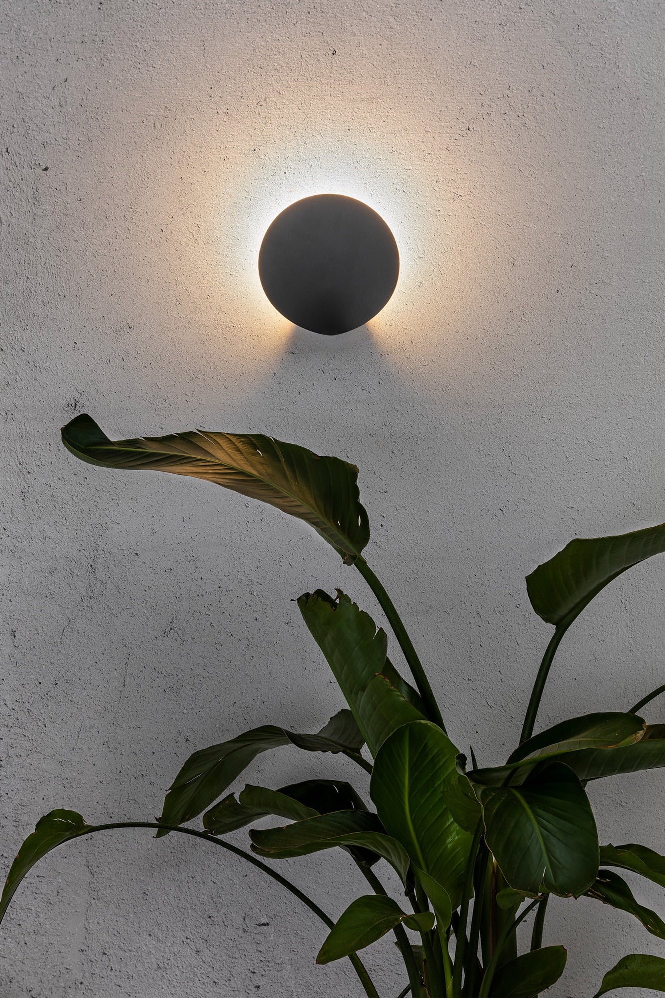 Aplique de Pared de Exterior Faro LOTUS LED 18W IP65 Diseño Estudi Ribaudí - Fotografía de Ambiente