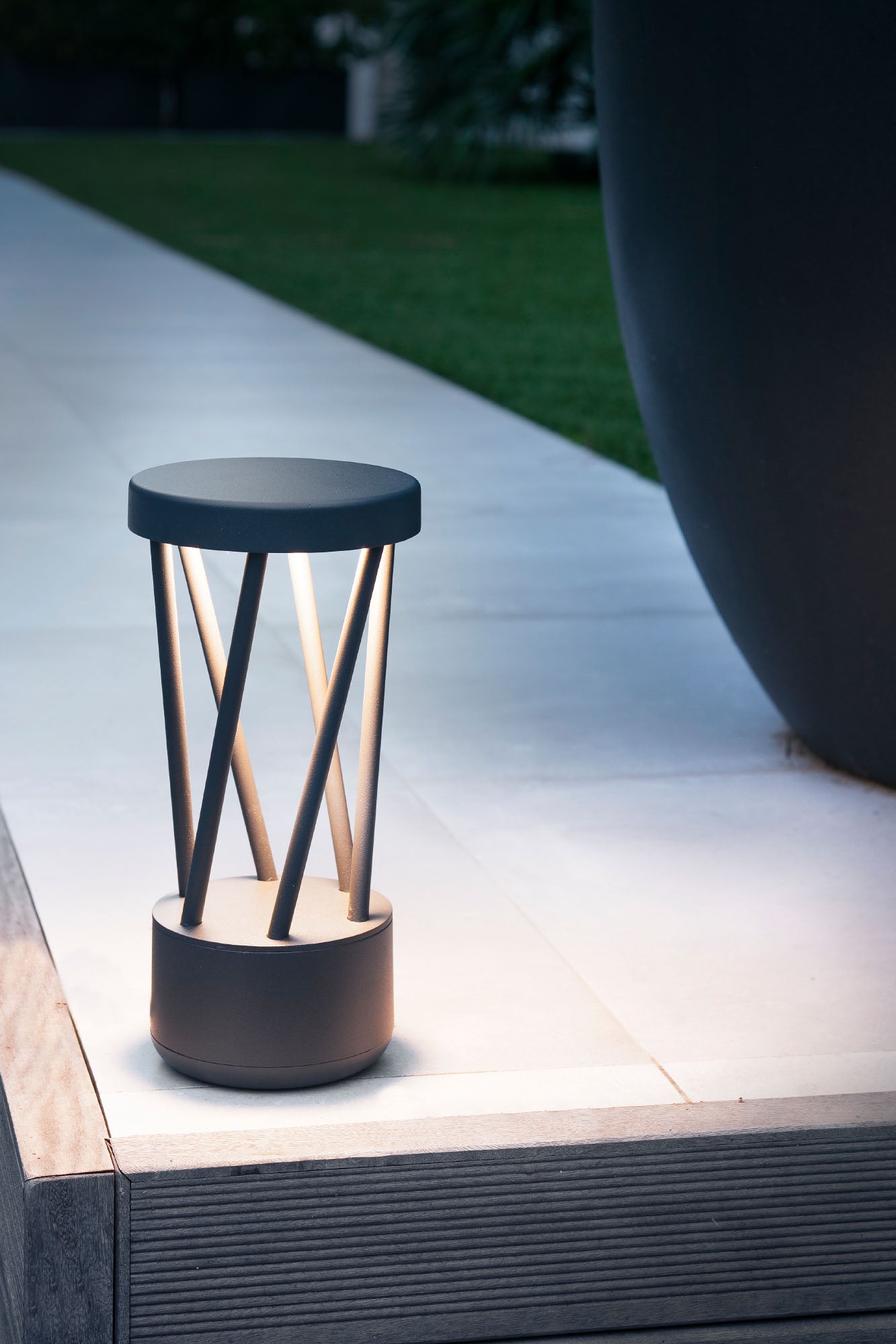 Aplique de Pared de Exterior Faro TWIST LED 10W Orientable IP65 Diseño Estudi Ribaudí - Fotografía de Ambiente