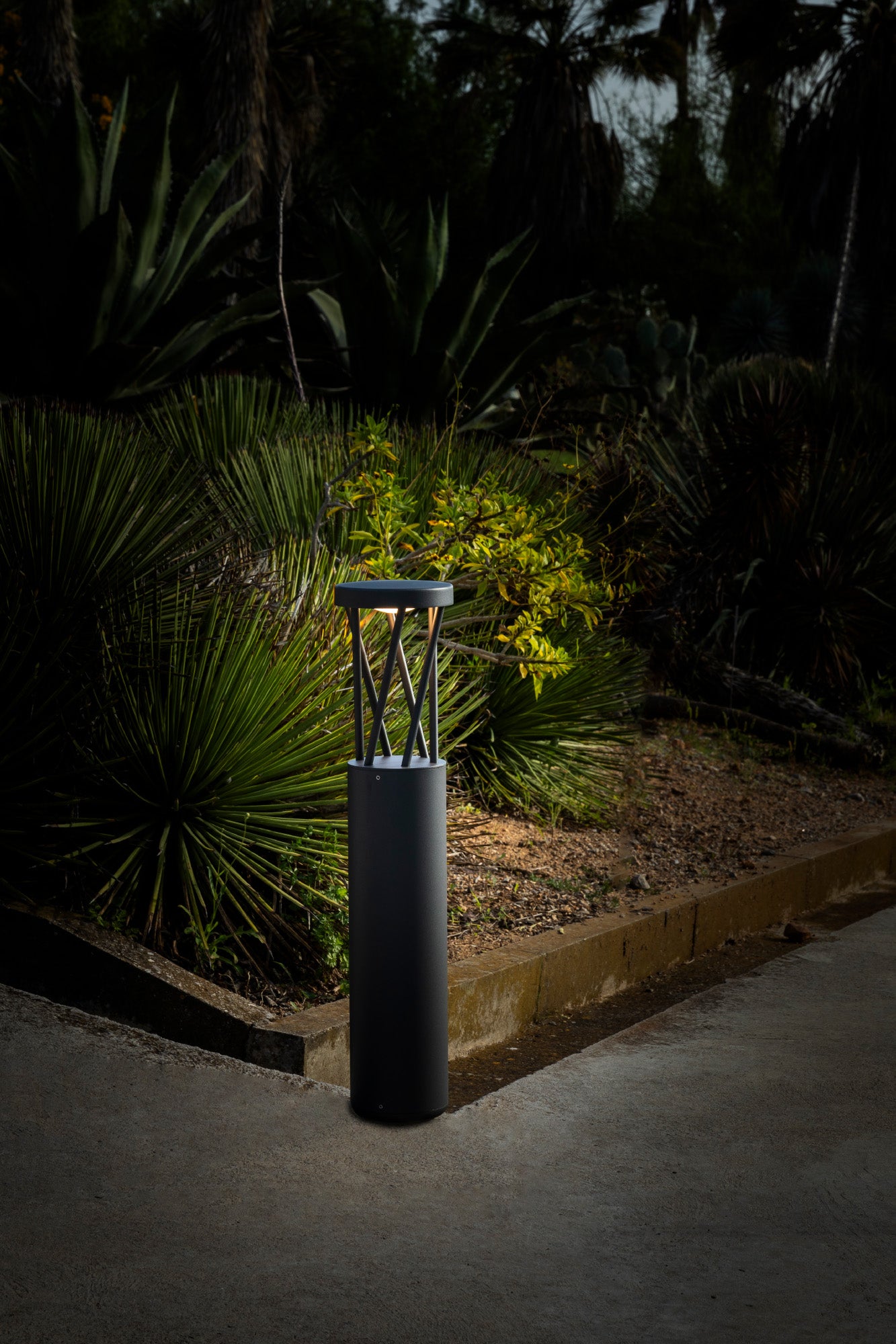 Aplique de Pared de Exterior Faro TWIST LED 10W Orientable IP65 Diseño Estudi Ribaudí - Fotografía de Ambiente