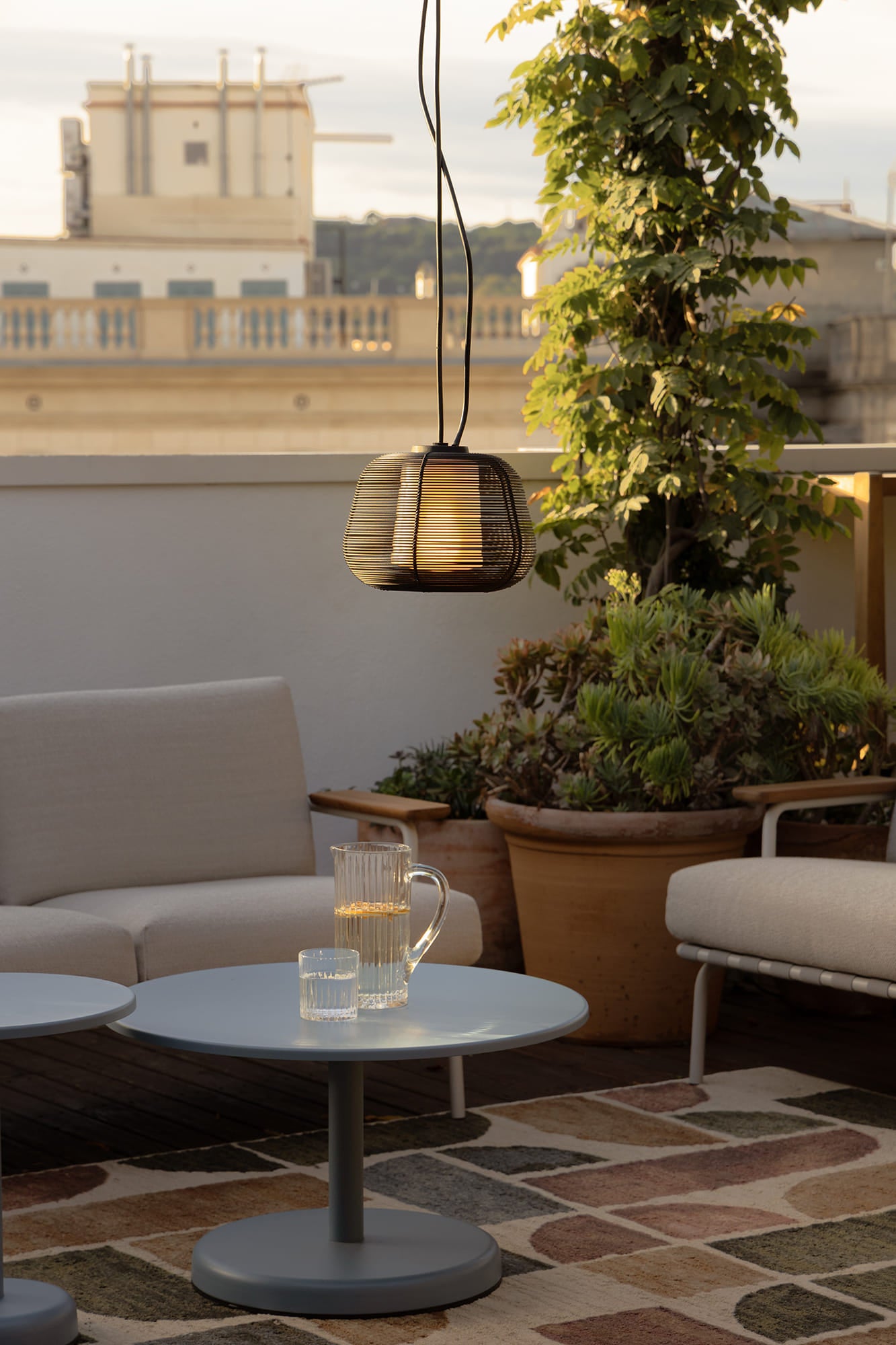 Linterna Baliza de Exterior Faro NARITA IP65 Diseño Carrasquet 1xE27 - Fotografía de Ambiente