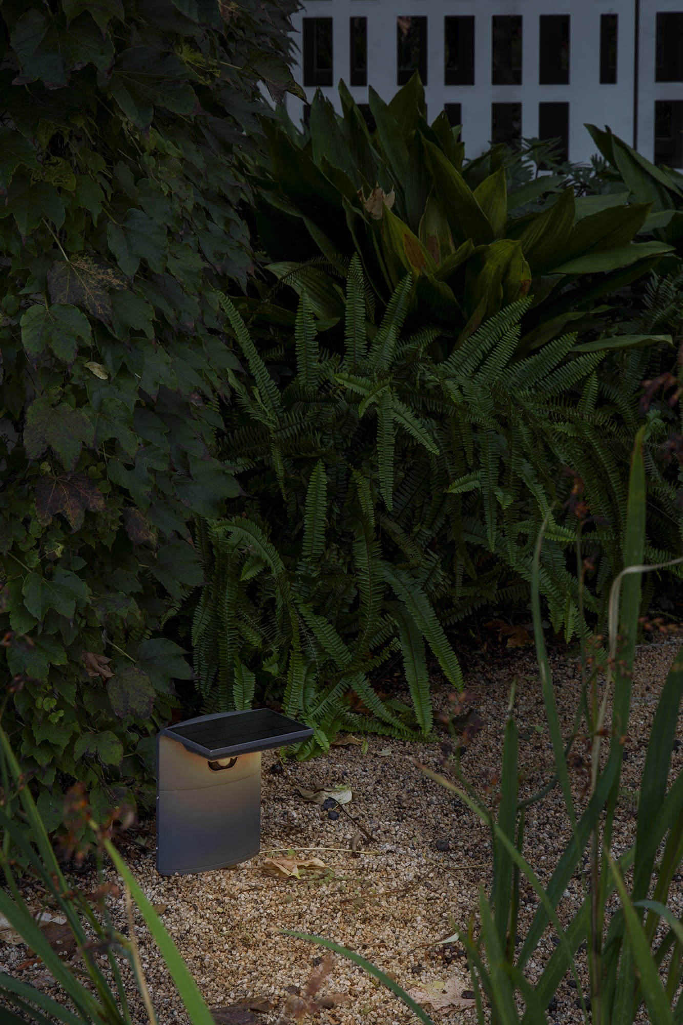 Baliza de Exterior Faro LUMA LED 15W IP65 Diseño Faro Lab - Fotografía de Ambiente