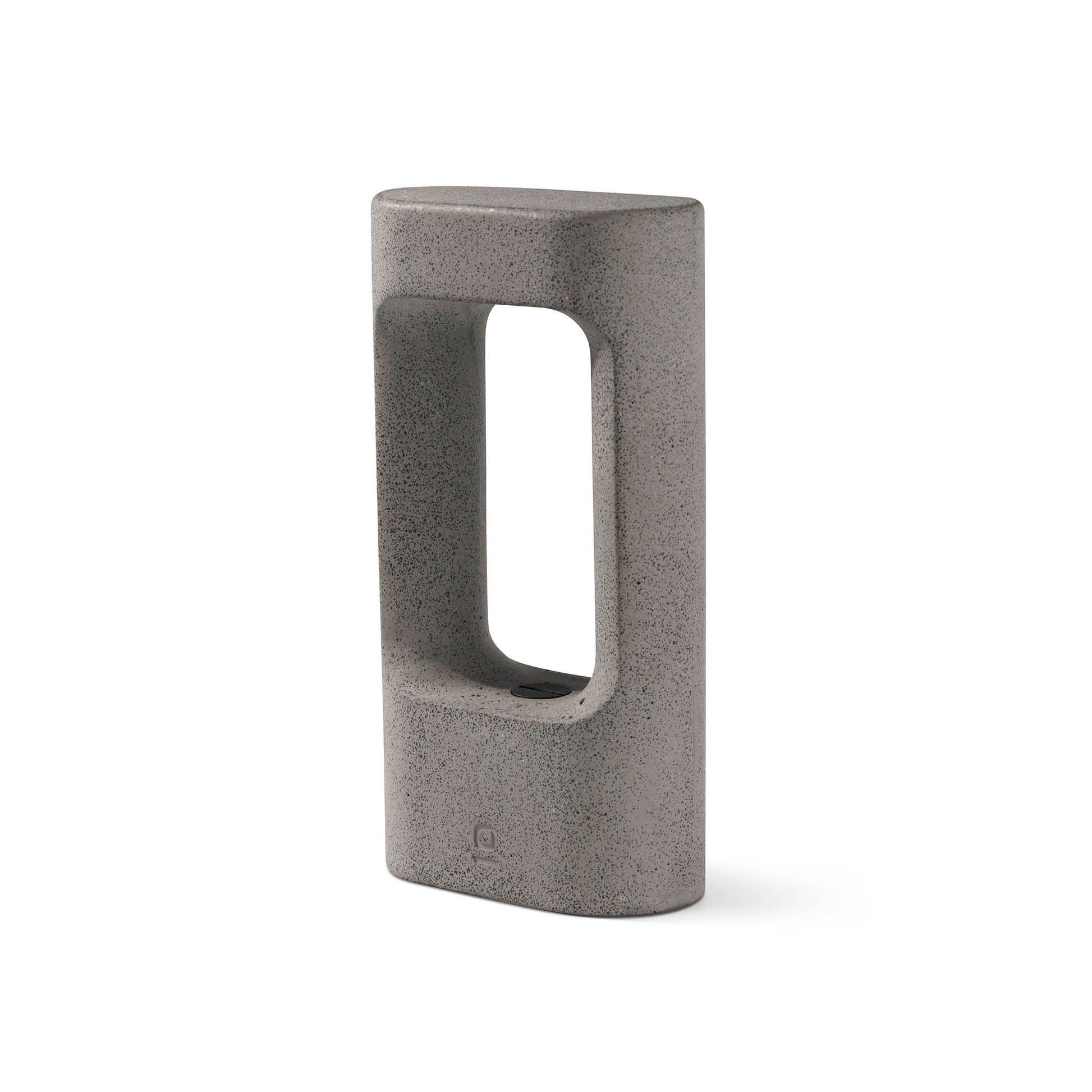 Baliza de Exterior Faro TOTEM Hormigón Arquitectónico IP65 Diseño Roger Vancells - Fotografía de Ambiente