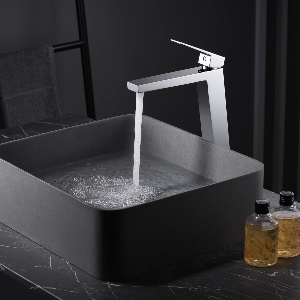 MONOMANDO LAVABO ALTO ART IMEX en un baño real