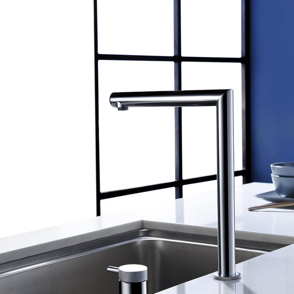 Grifería De Cocina Escamoteable Ítaca IMEX instalado en un baño