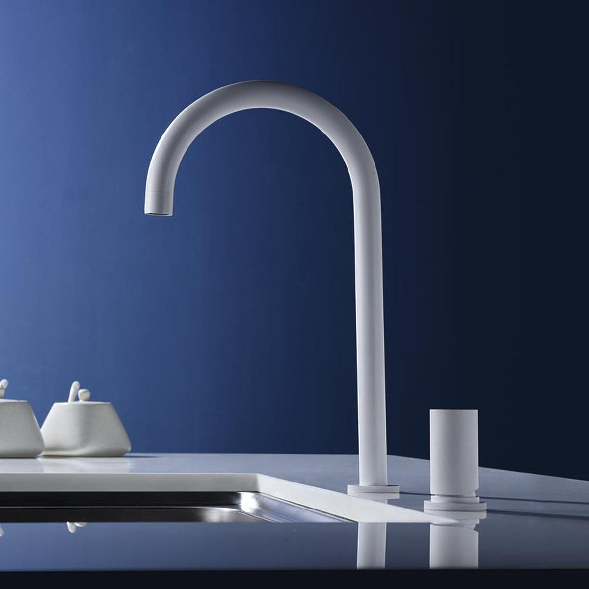 Grifería De Cocina Manacor IMEX instalado en un baño