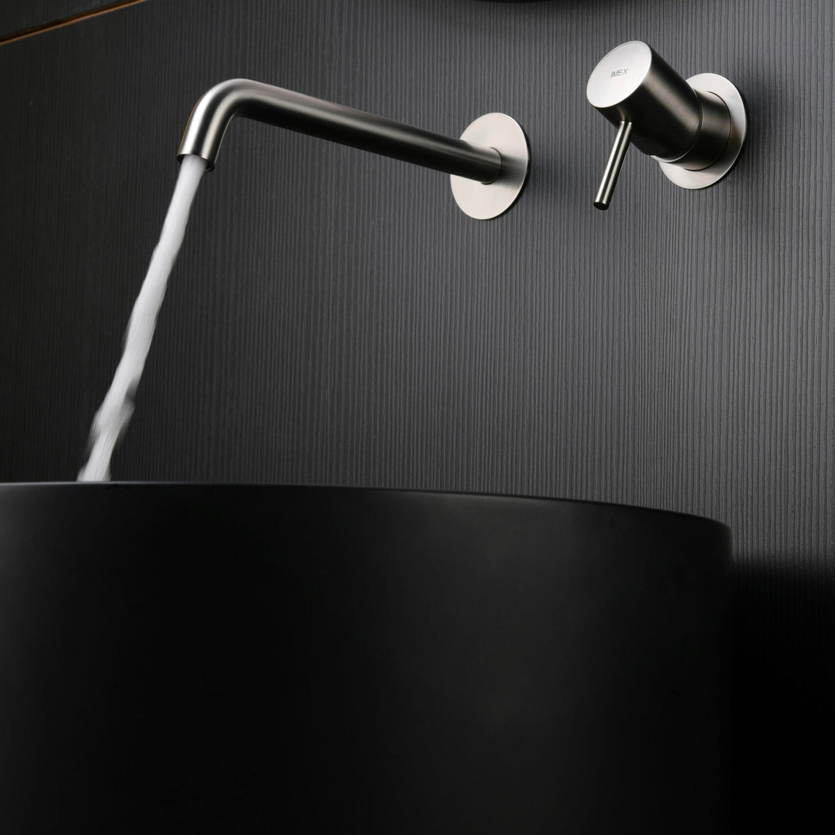 Monomando Empotrado de Lavabo Monza IMEX instalado en un baño