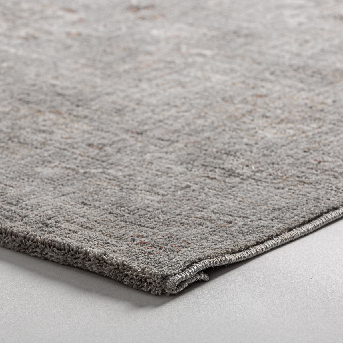 Detalle textura poliéster gris alfombra Misha Vical
