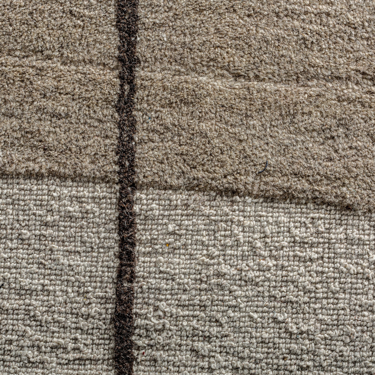 Detalle textura lana y algodón beige alfombra Sisuka Vical